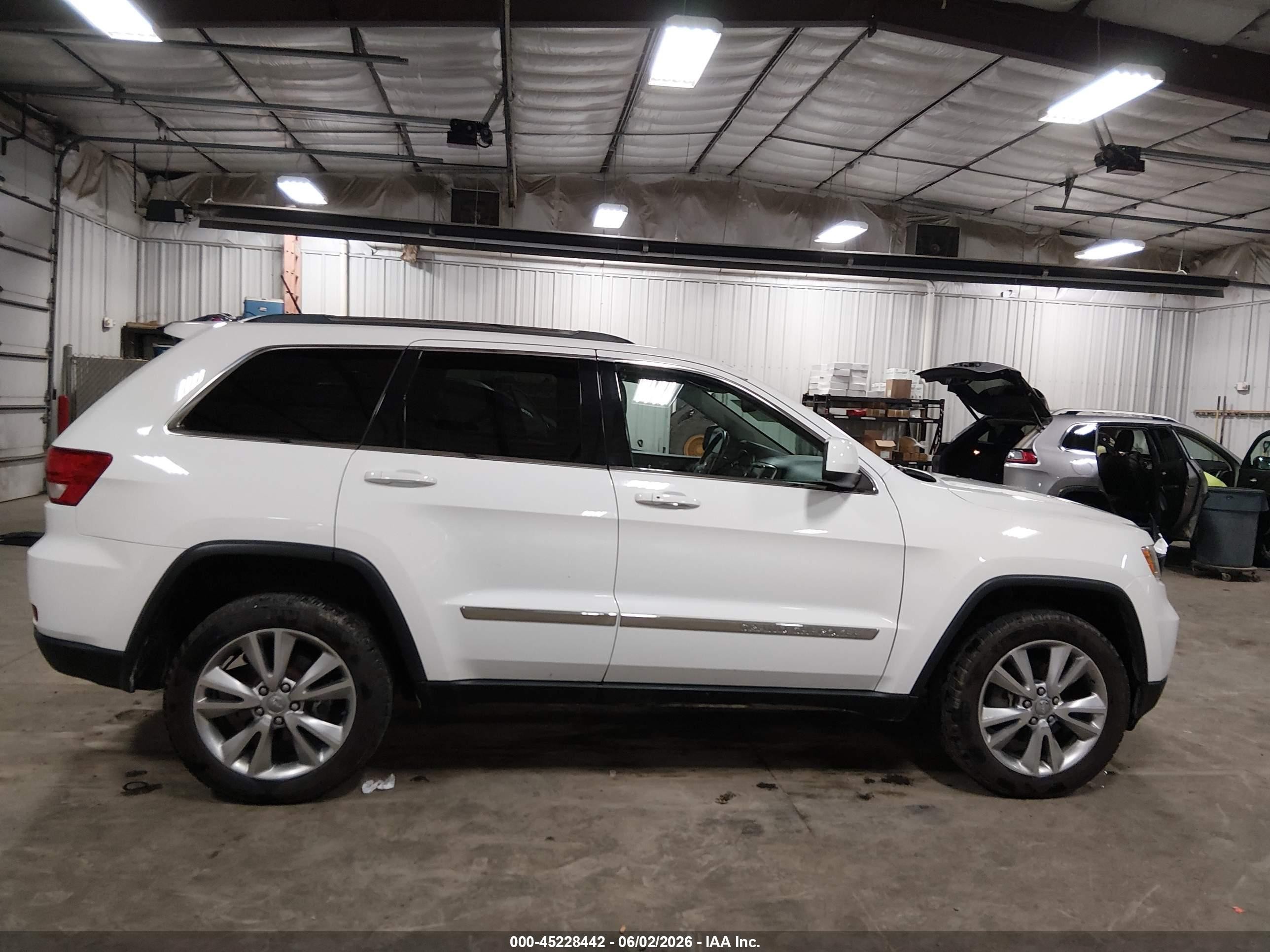 2013 Jeep Grand Cherokee Laredo White vin: 1C4RJFAG7DC641430