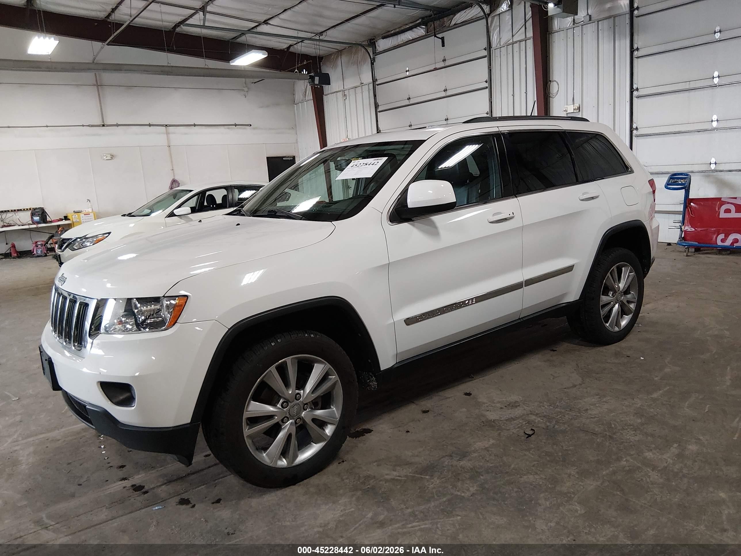 2013 Jeep Grand Cherokee Laredo White vin: 1C4RJFAG7DC641430