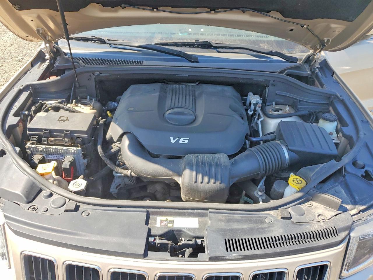 2014 Jeep Grand Cherokee Laredo Gold vin: 1C4RJFAG7EC215089