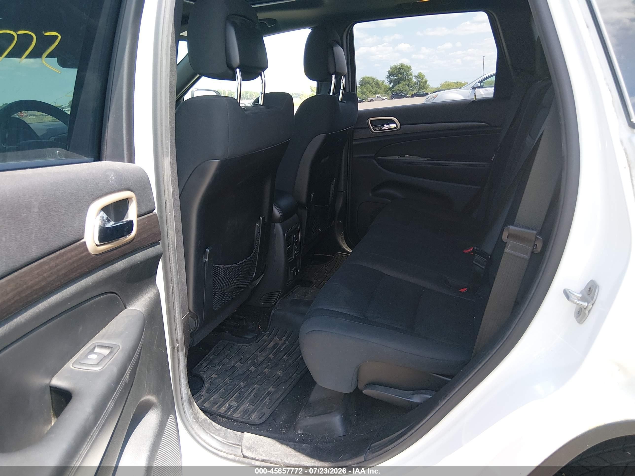 2014 Jeep Grand Cherokee Laredo White vin: 1C4RJFAG7EC230689