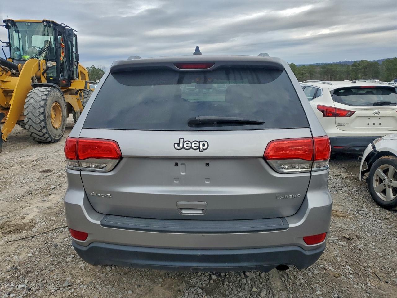2015 Jeep Grand Cherokee Laredo Silver vin: 1C4RJFAG7FC131033