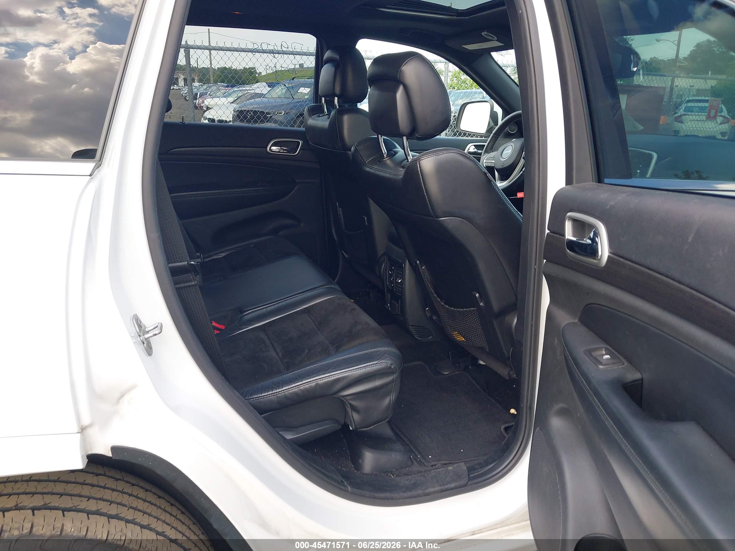 2015 Jeep Grand Cherokee Altitude Белый vin: 1C4RJFAG7FC171144