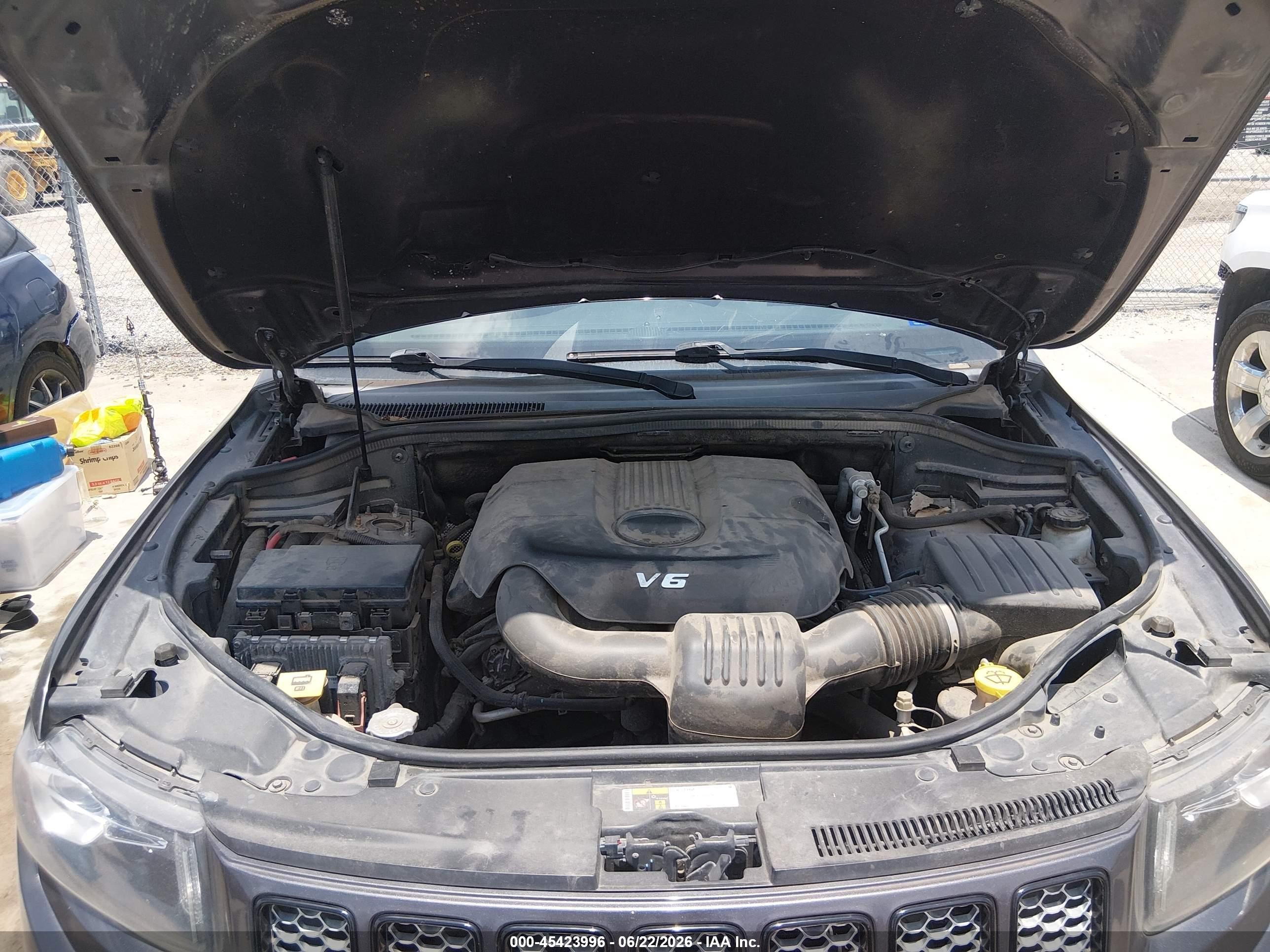 2015 Jeep Grand Cherokee Altitude Gray vin: 1C4RJFAG7FC208032
