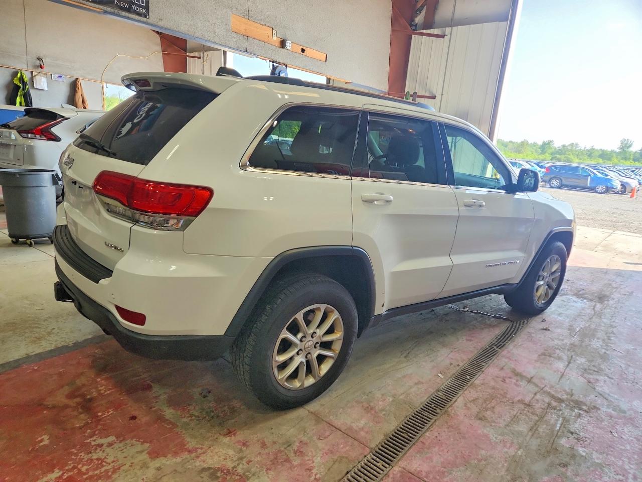 2015 Jeep Grand Cherokee Laredo White vin: 1C4RJFAG7FC226742