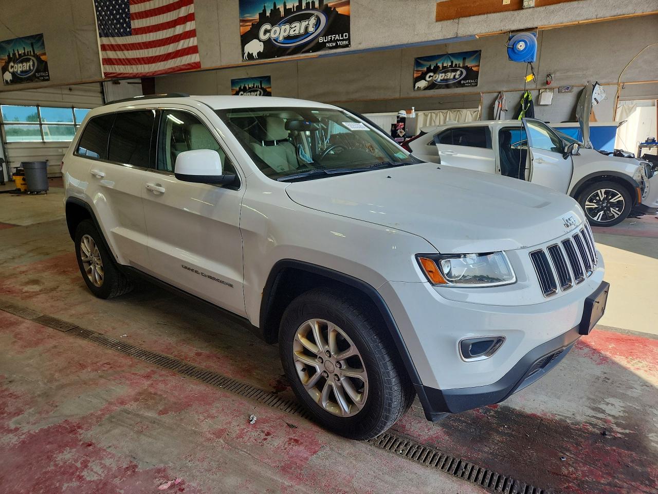 2015 Jeep Grand Cherokee Laredo White vin: 1C4RJFAG7FC226742