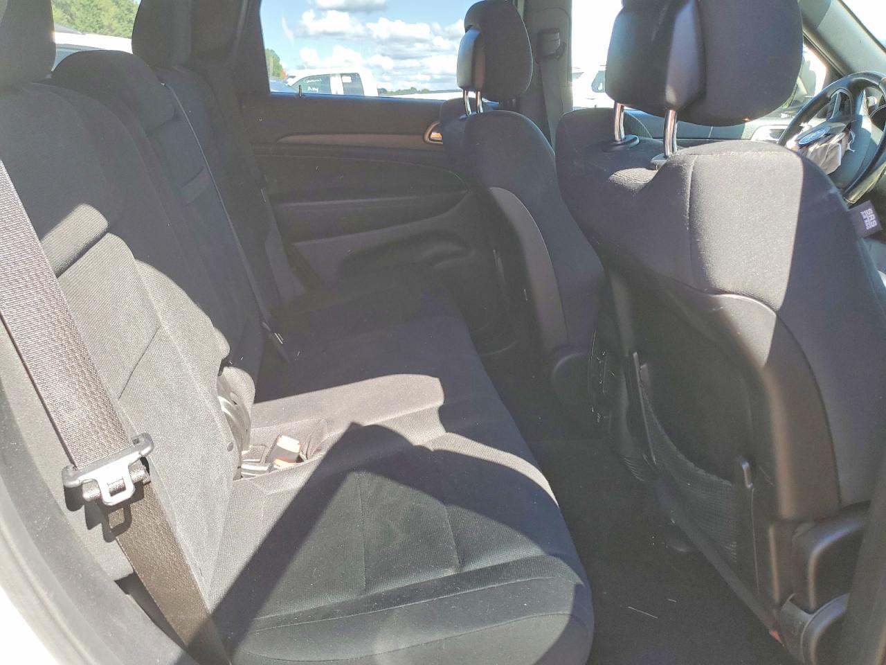 2015 Jeep Grand Cherokee Laredo White vin: 1C4RJFAG7FC233187