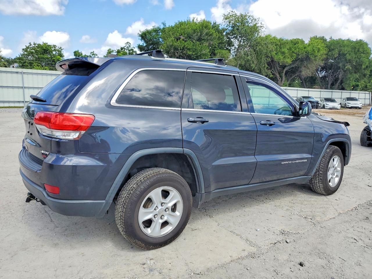 2015 Jeep Grand Cherokee Laredo Gray vin: 1C4RJFAG7FC705128