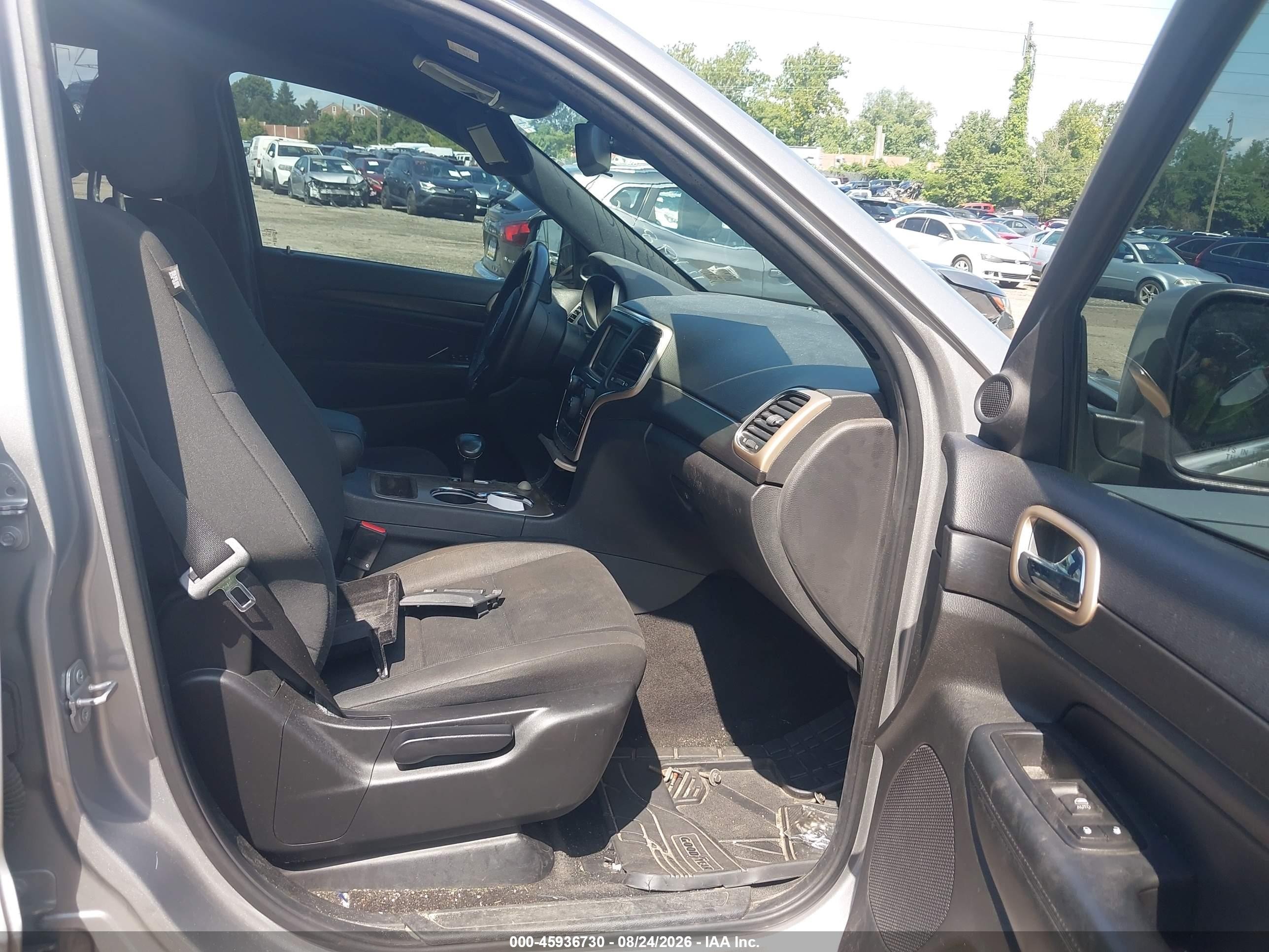 2015 Jeep Grand Cherokee Laredo Silver vin: 1C4RJFAG7FC918130