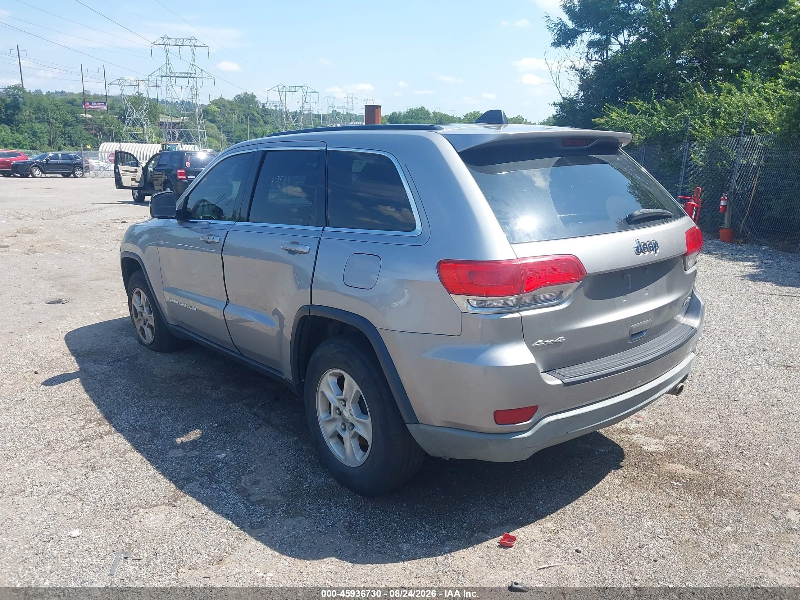 2015 Jeep Grand Cherokee Laredo Silver vin: 1C4RJFAG7FC918130
