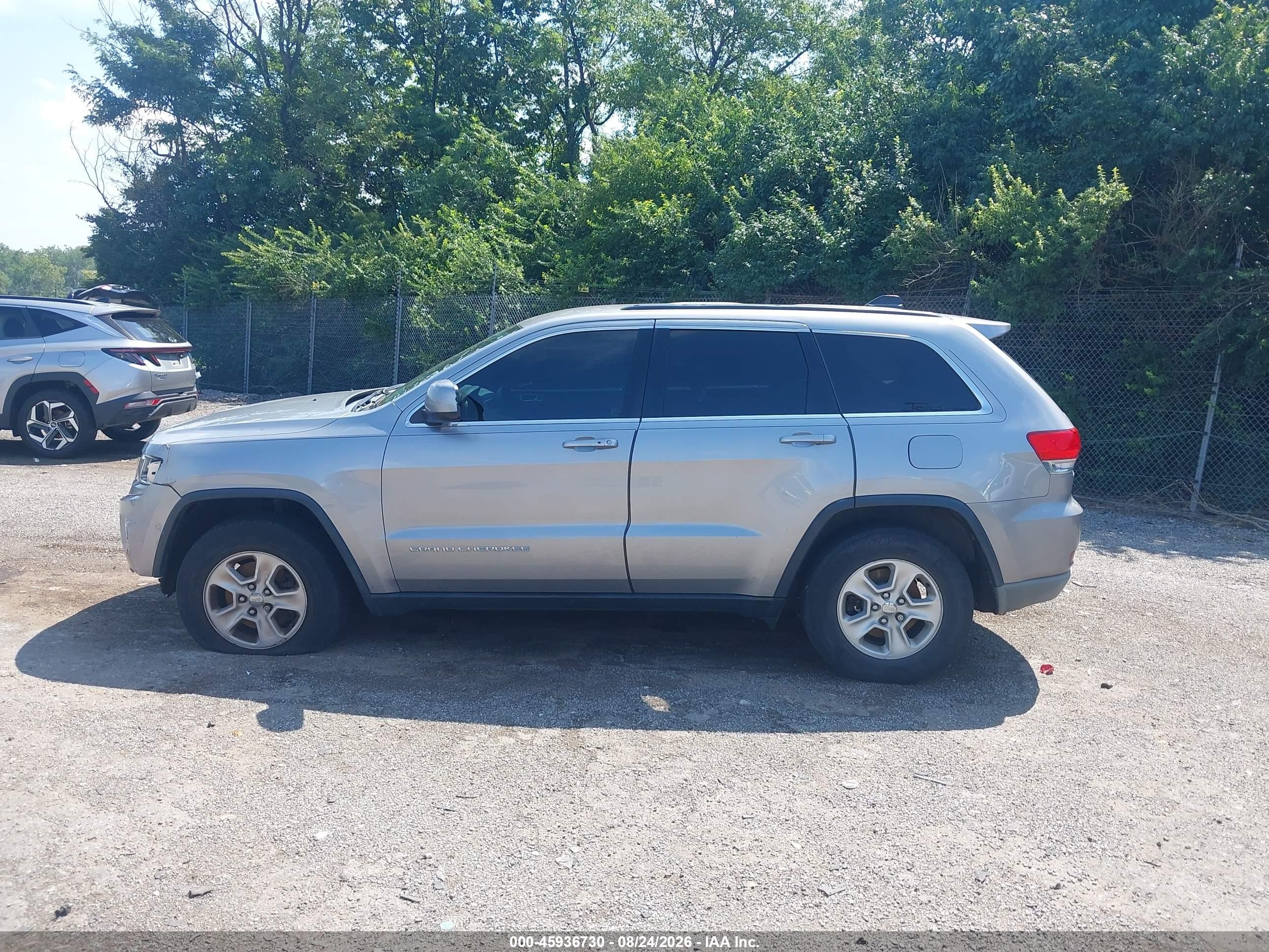 2015 Jeep Grand Cherokee Laredo Silver vin: 1C4RJFAG7FC918130