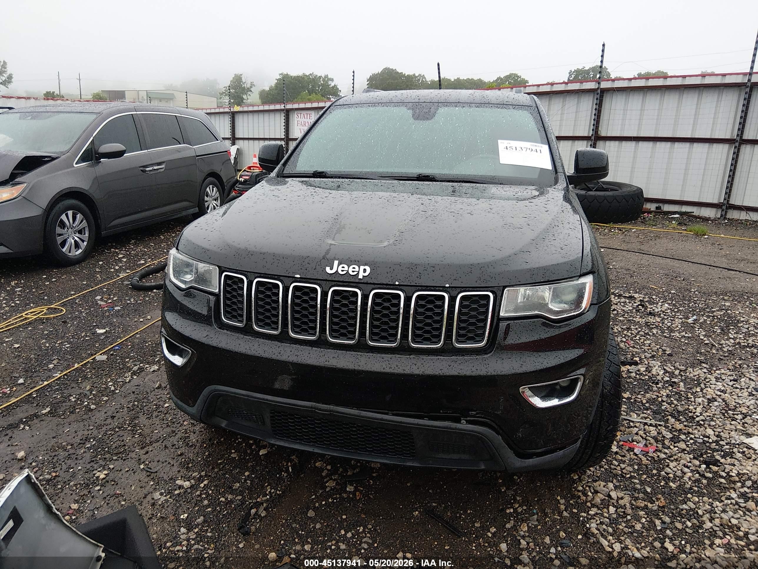 2017 Jeep Grand Cherokee Laredo 4x4 Черный vin: 1C4RJFAG7HC825692