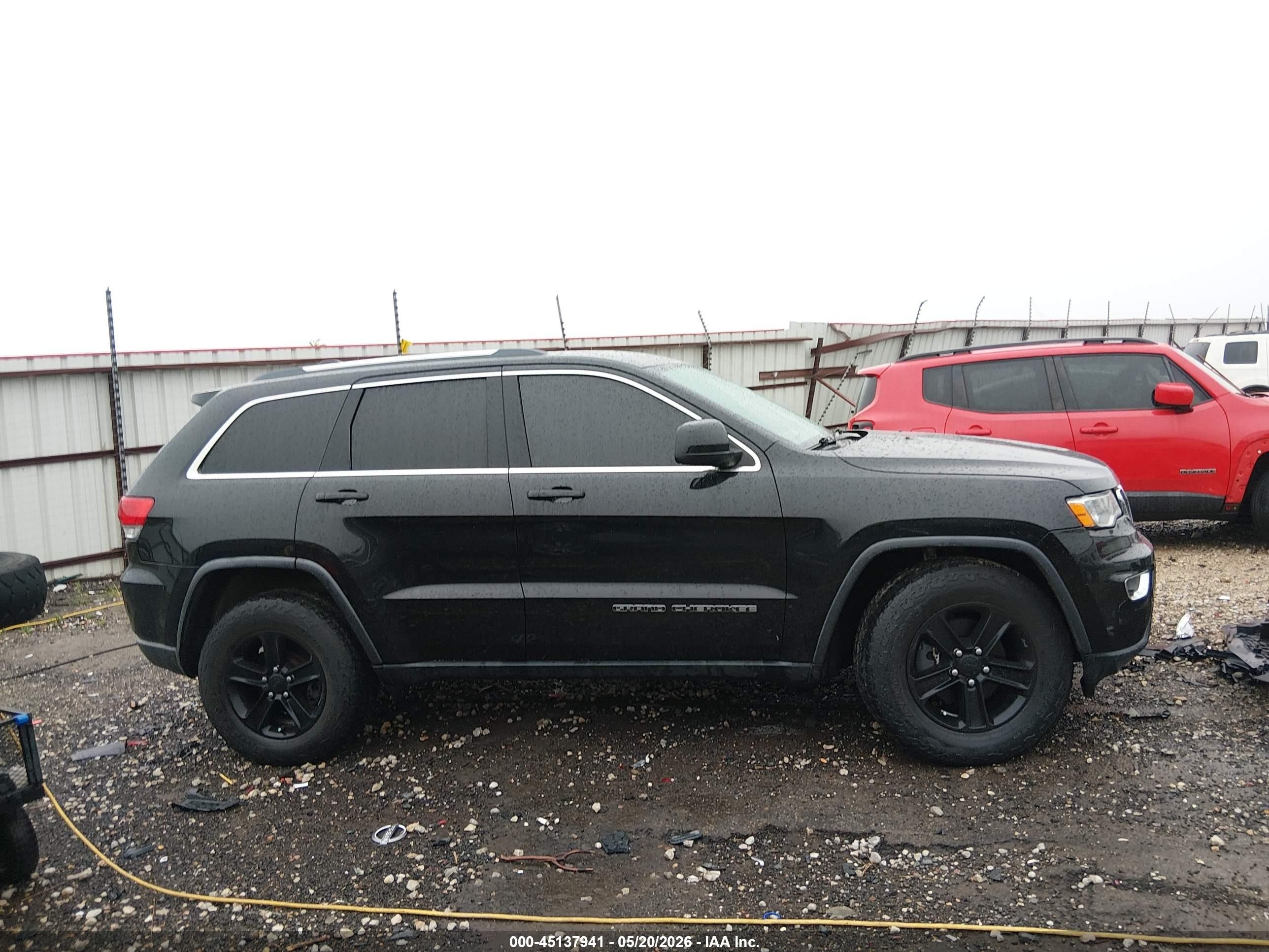 2017 Jeep Grand Cherokee Laredo 4x4 Черный vin: 1C4RJFAG7HC825692