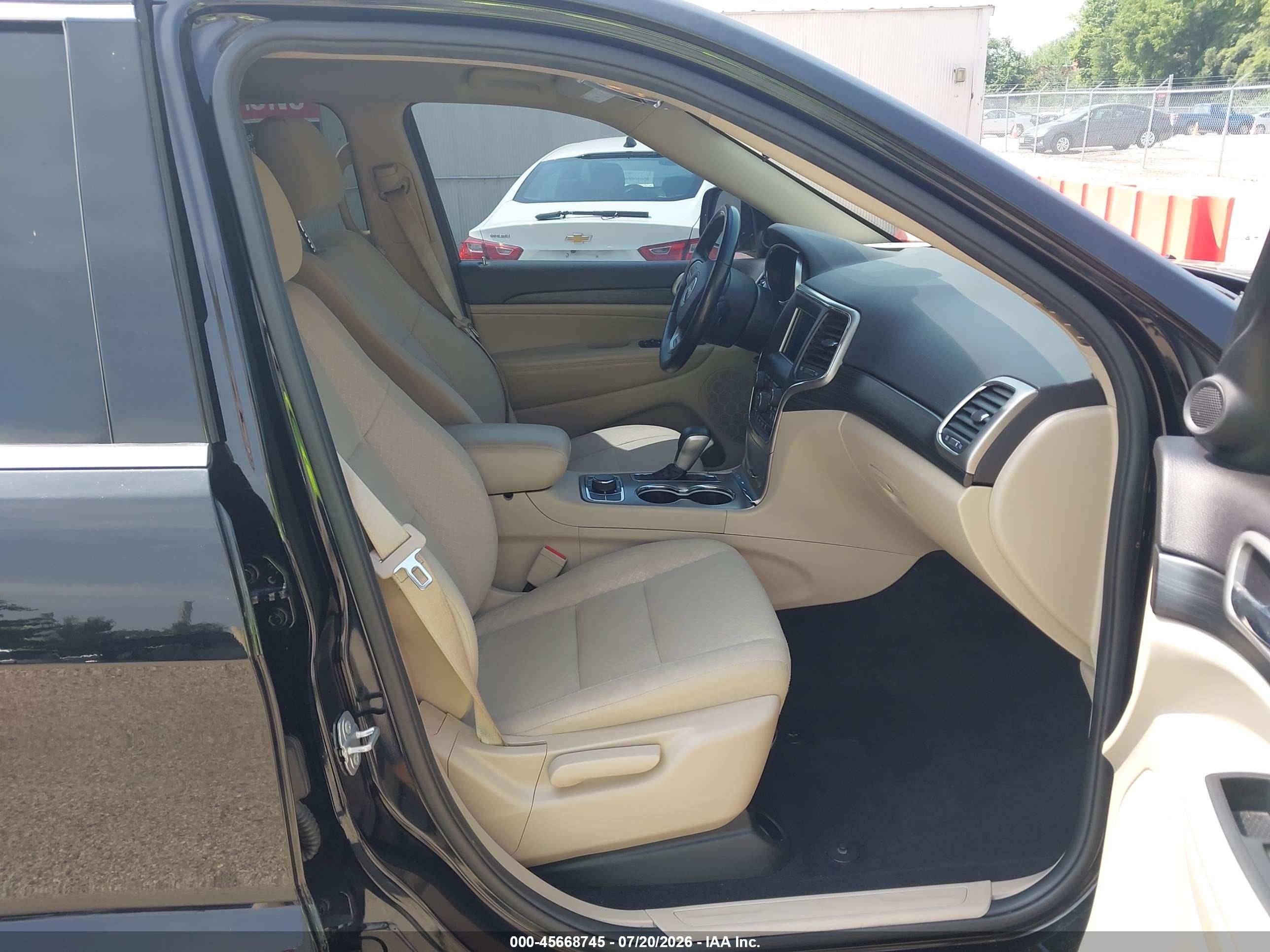 2019 Jeep Grand Cherokee Laredo E 4x4 Black vin: 1C4RJFAG7KC837039