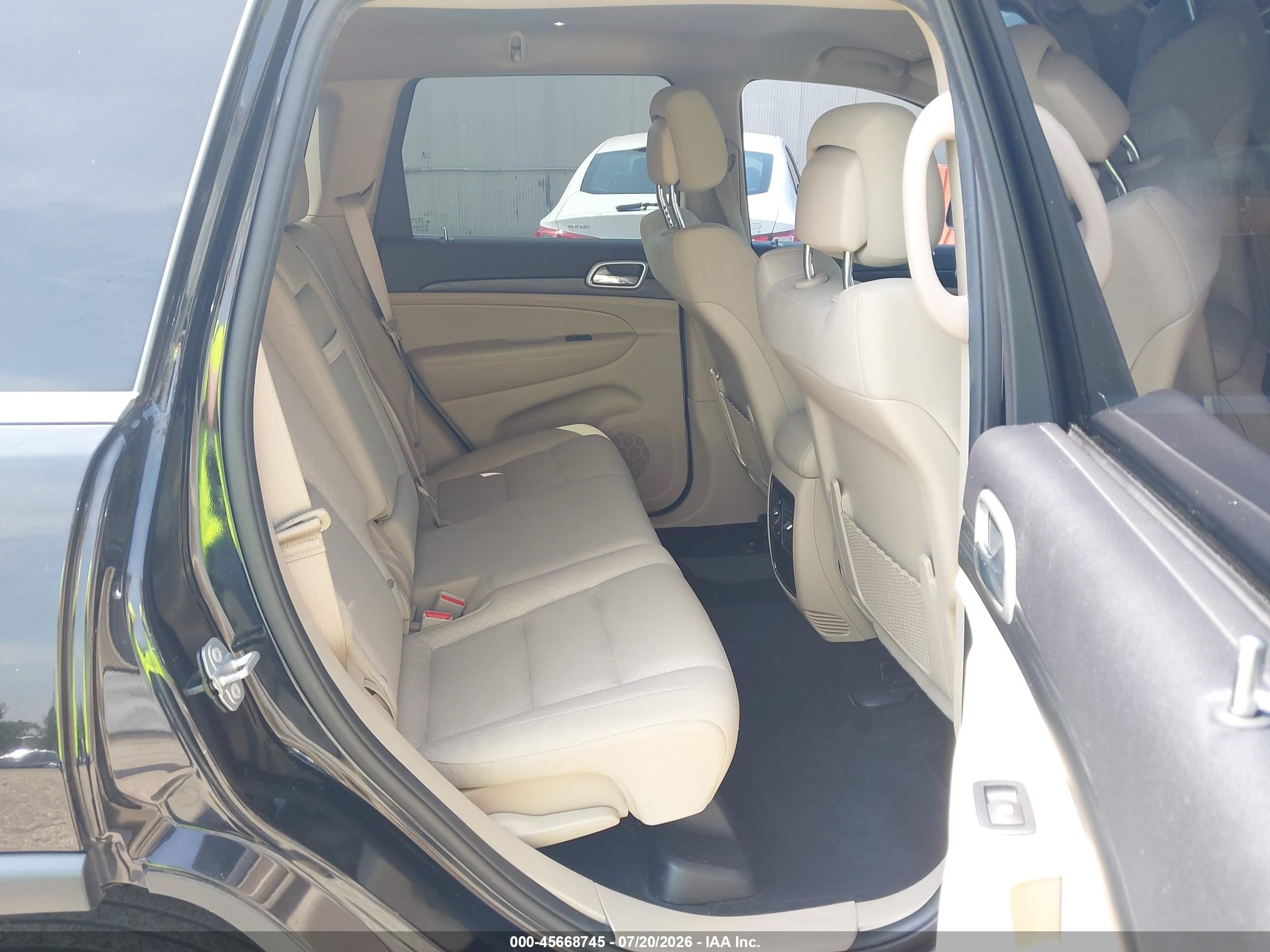 2019 Jeep Grand Cherokee Laredo E 4x4 Black vin: 1C4RJFAG7KC837039