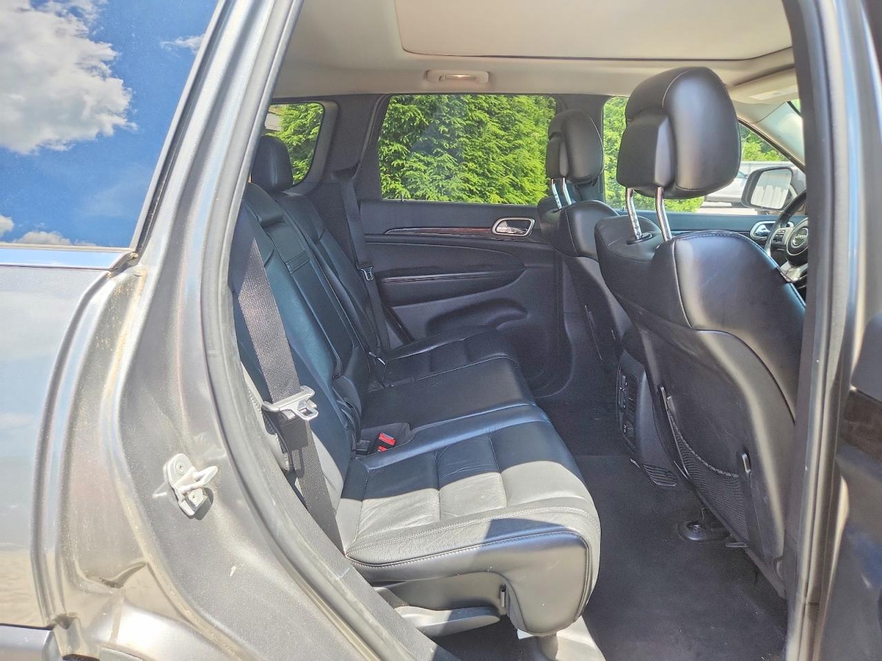 2012 Jeep Grand Cherokee Laredo Gray vin: 1C4RJFAG8CC103463