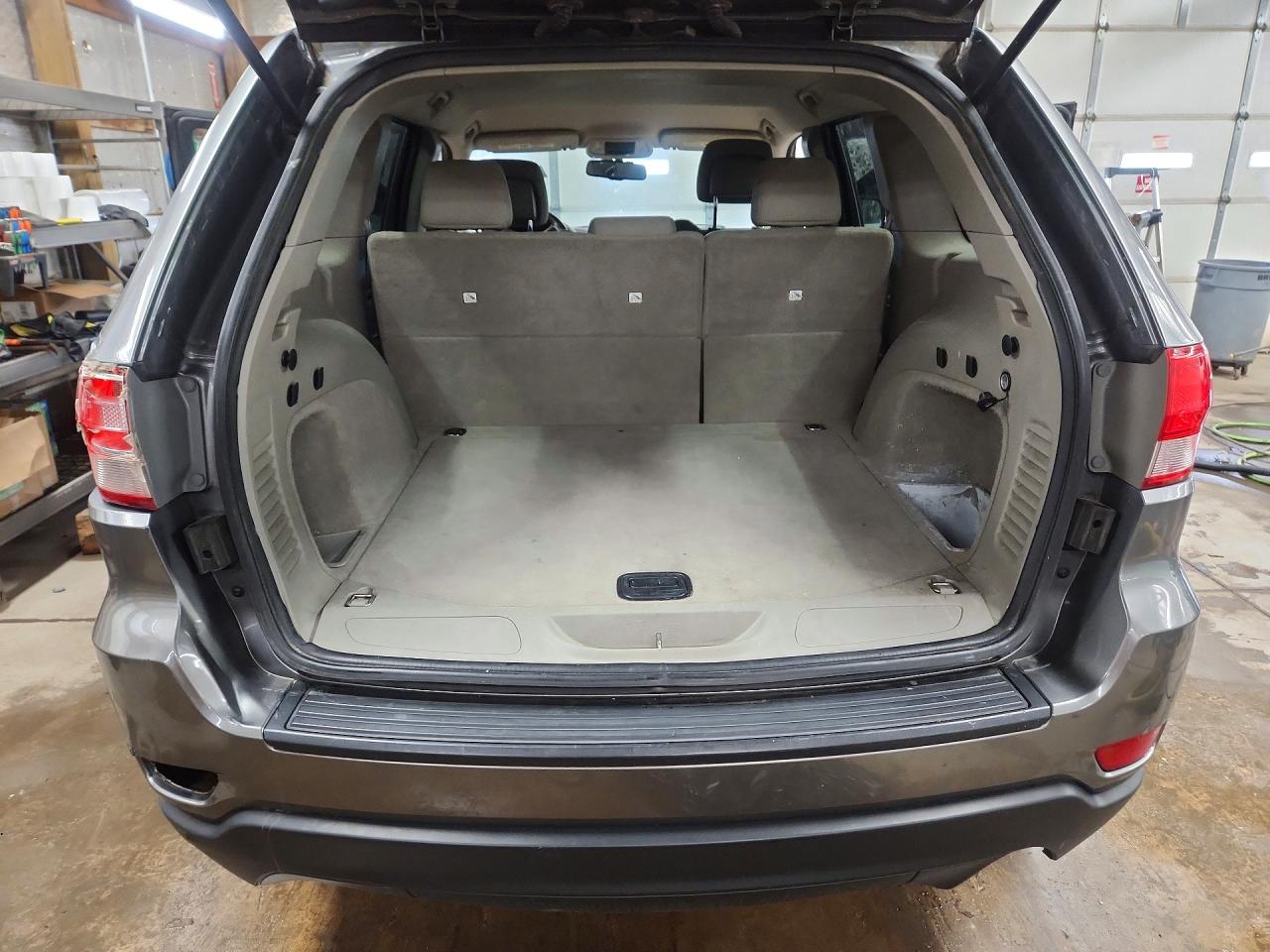 2012 Jeep Grand Cherokee Laredo Gray vin: 1C4RJFAG8CC178826