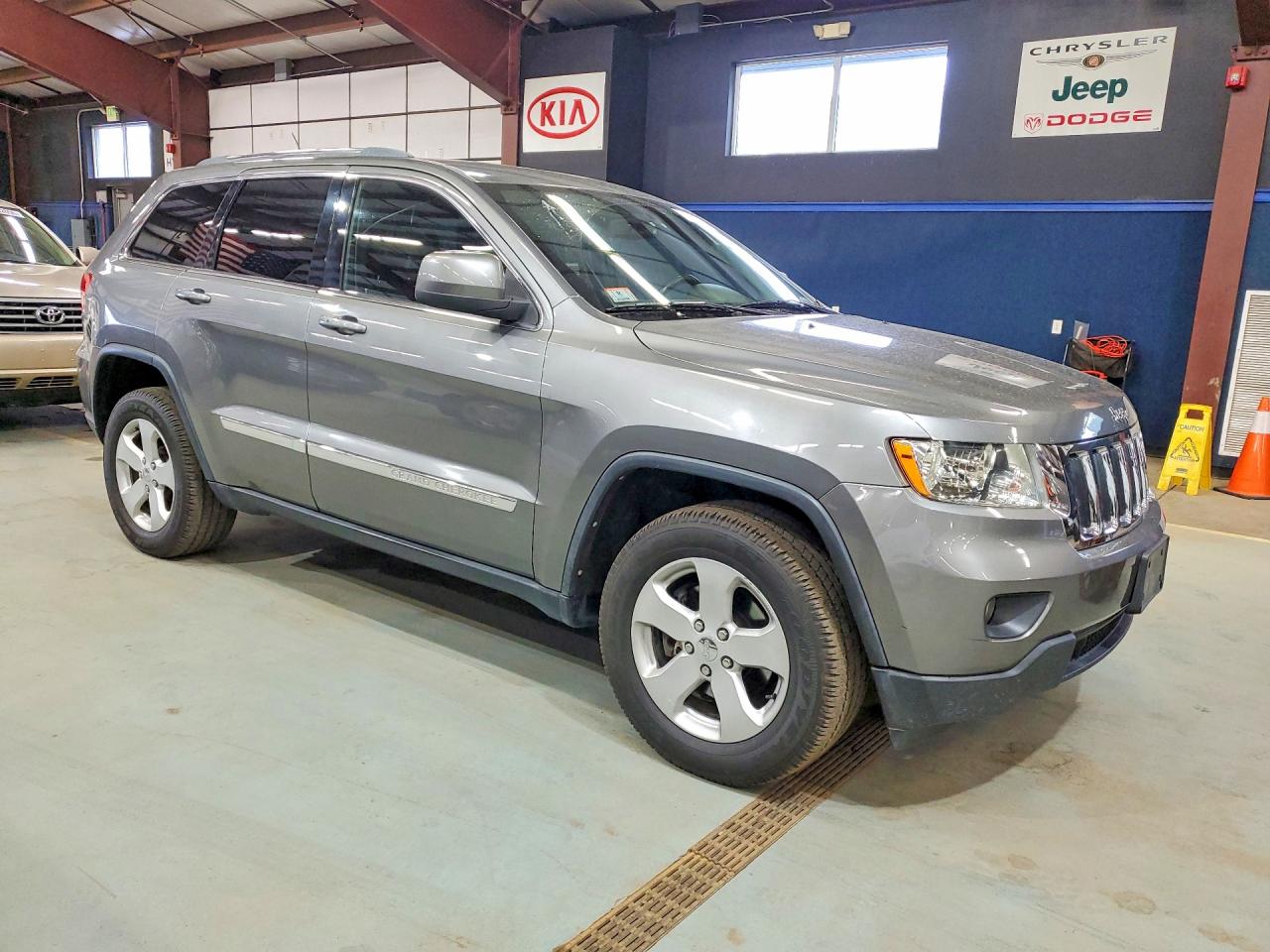 2012 Jeep Grand Cherokee Laredo Gray vin: 1C4RJFAG8CC233789