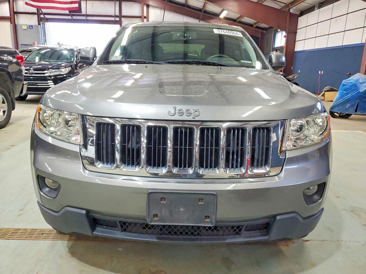 2012 Jeep Grand Cherokee Laredo Gray vin: 1C4RJFAG8CC233789