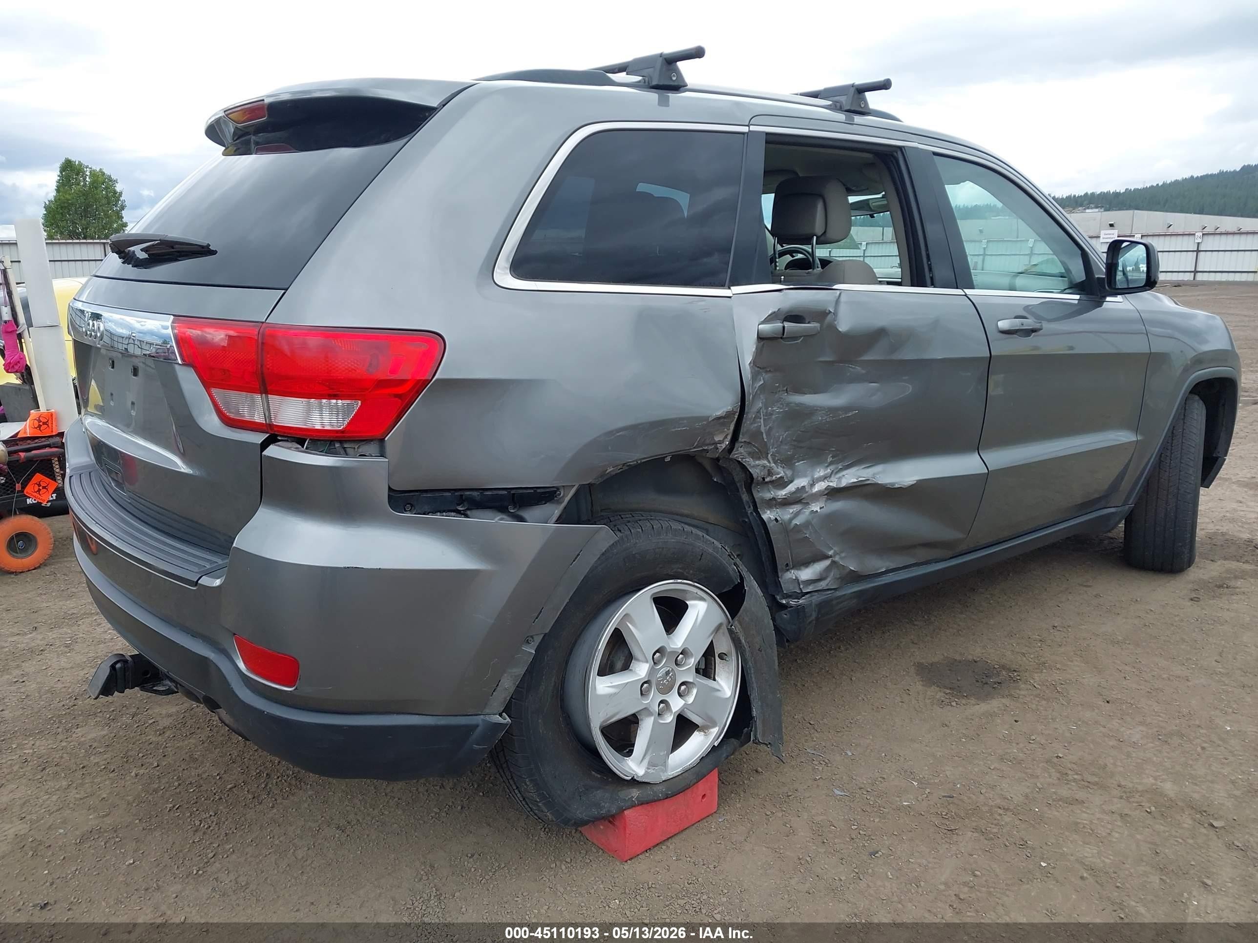 2012 Jeep Grand Cherokee Laredo Серый vin: 1C4RJFAG8CC323461