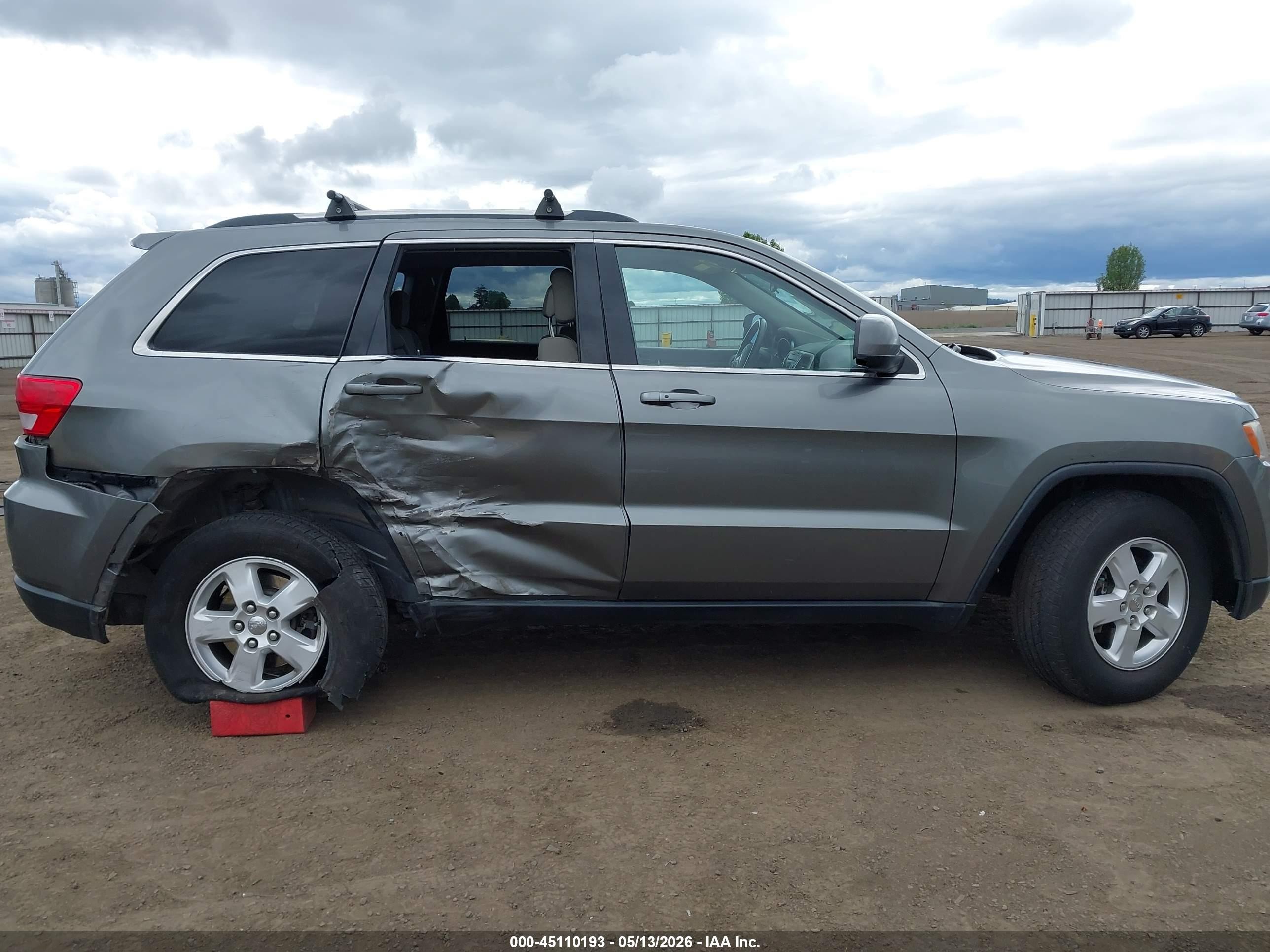 2012 Jeep Grand Cherokee Laredo Серый vin: 1C4RJFAG8CC323461
