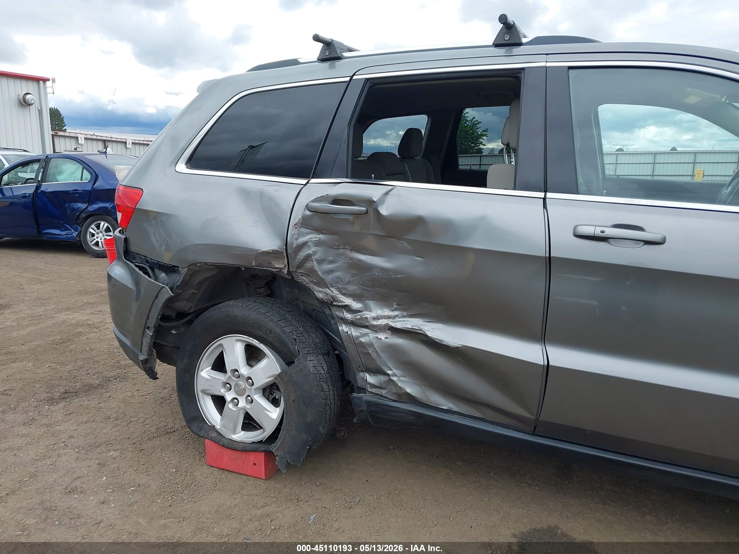 2012 Jeep Grand Cherokee Laredo Серый vin: 1C4RJFAG8CC323461
