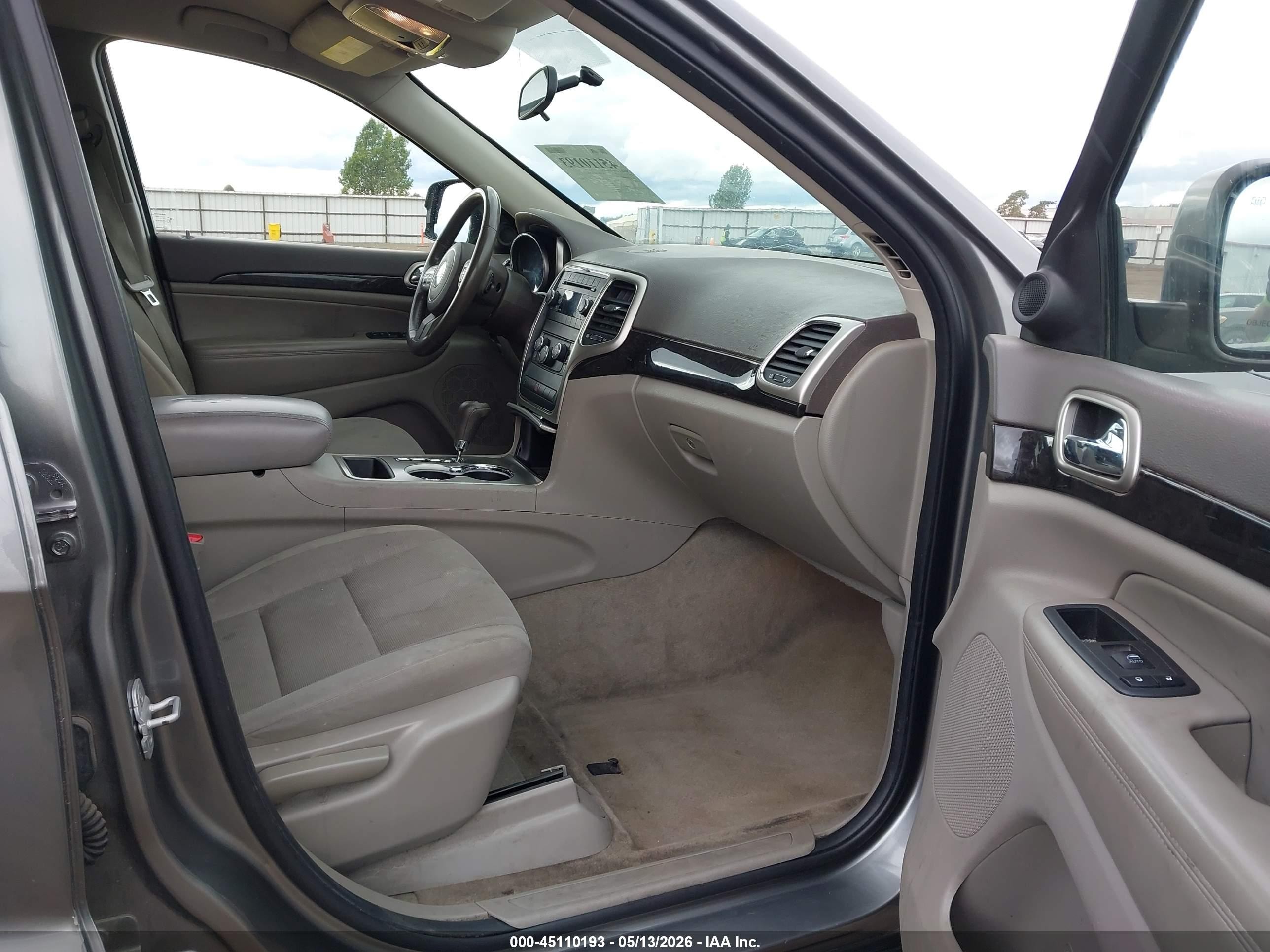 2012 Jeep Grand Cherokee Laredo Серый vin: 1C4RJFAG8CC323461
