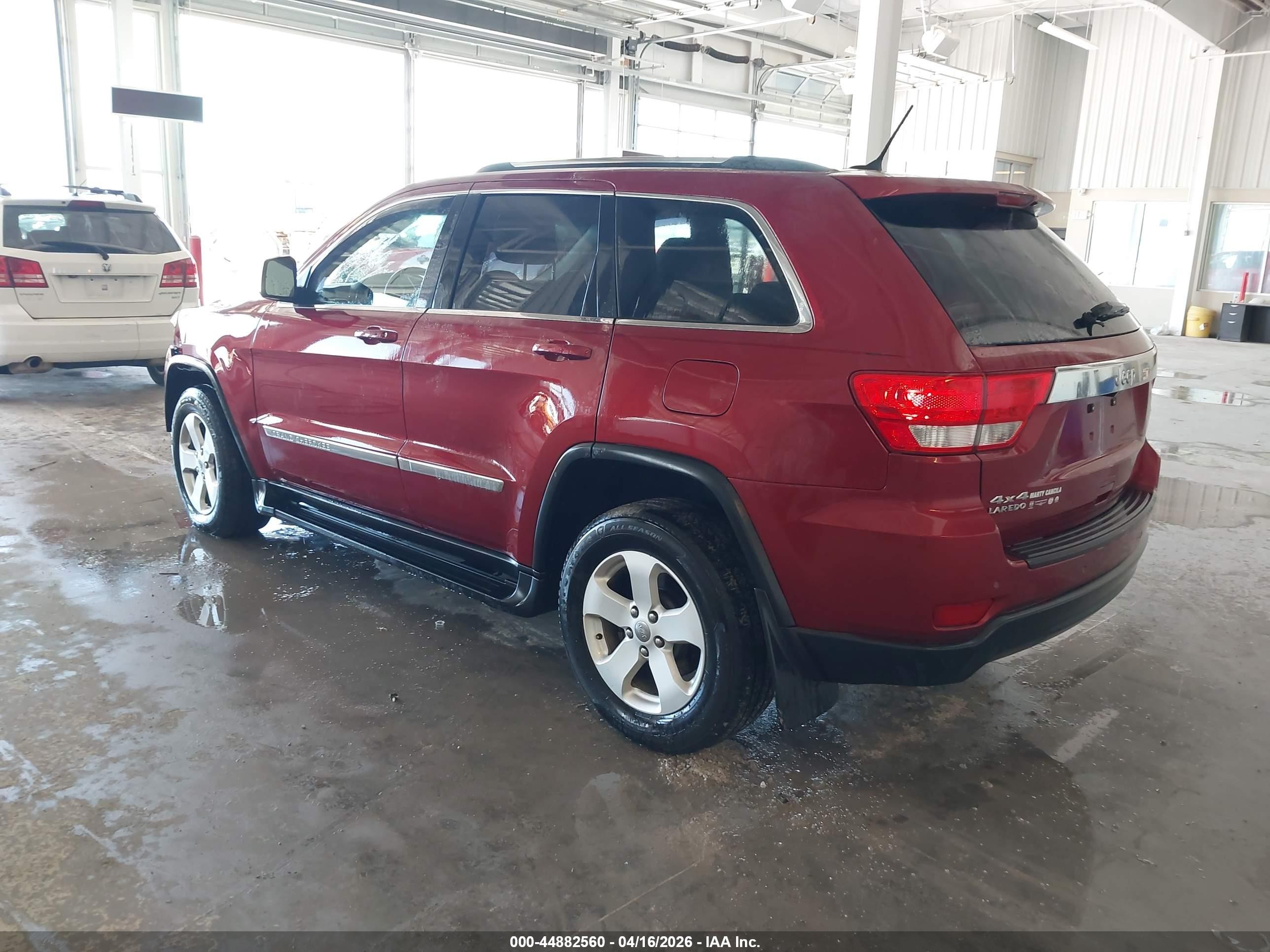 2012 Jeep Grand Cherokee Laredo Бордовый vin: 1C4RJFAG8CC324965