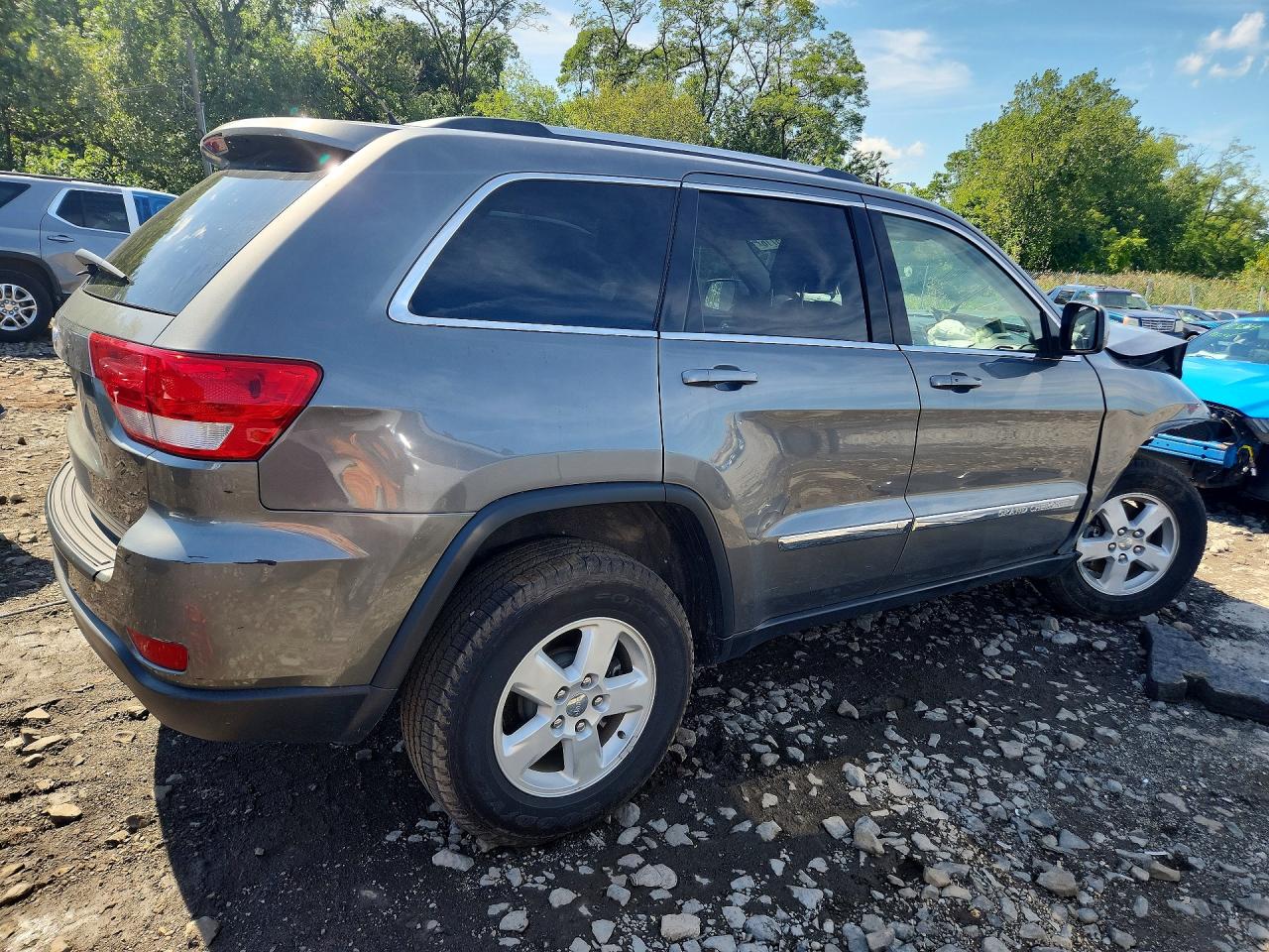 2013 Jeep Grand Cherokee Laredo Gray vin: 1C4RJFAG8DC506098
