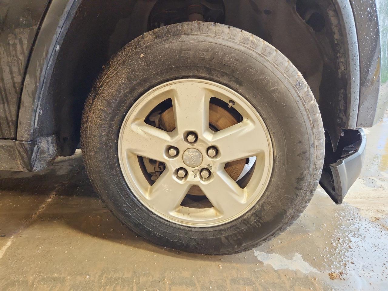 2013 Jeep Grand Cherokee Laredo Black vin: 1C4RJFAG8DC508403 Damage: Right Front Wheel, Curb Rash, 6 To 7 Inches
