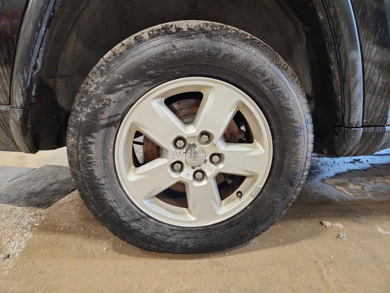 2013 Jeep Grand Cherokee Laredo Black vin: 1C4RJFAG8DC508403 Damage: Right Rear Wheel, Curb Rash, 6 To 7 Inches