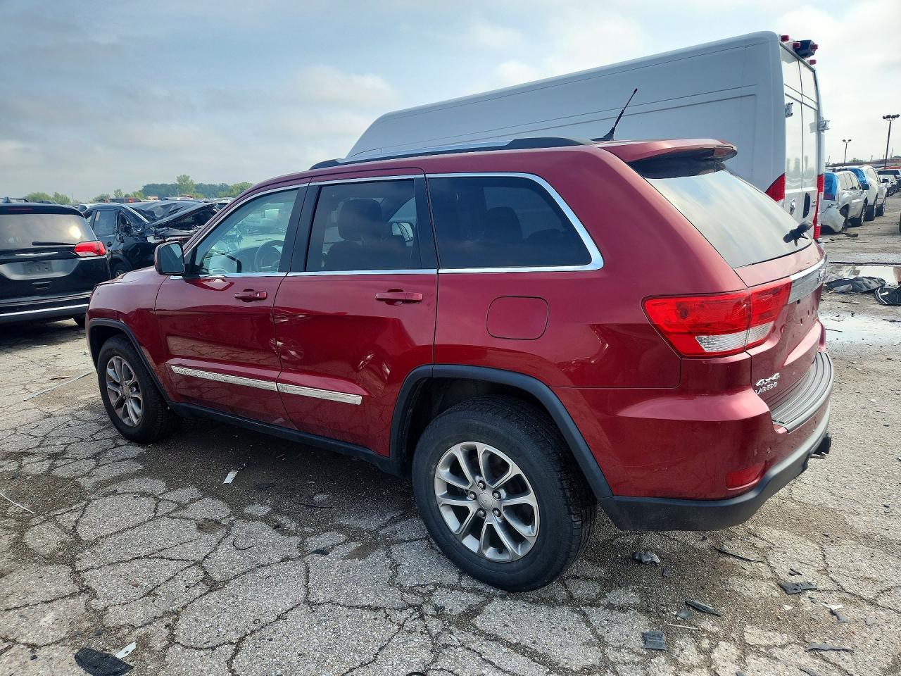 2013 Jeep Grand Cherokee Laredo Burgundy vin: 1C4RJFAG8DC583831
