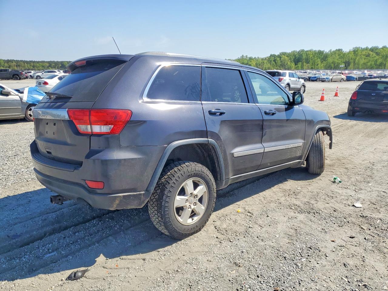 2013 Jeep Grand Cherokee Laredo Gray vin: 1C4RJFAG8DC584087