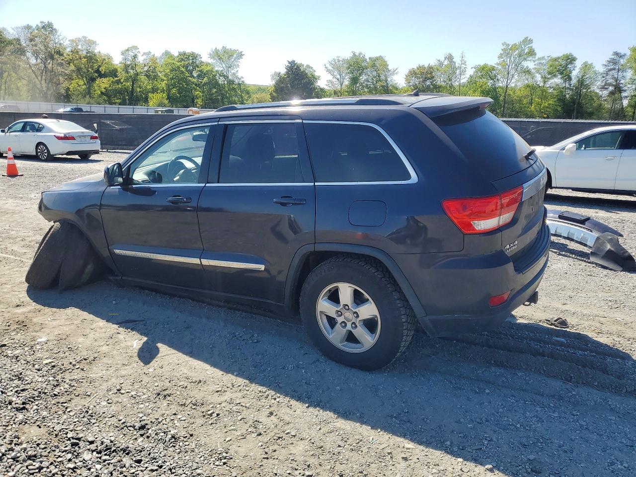 2013 Jeep Grand Cherokee Laredo Gray vin: 1C4RJFAG8DC584087