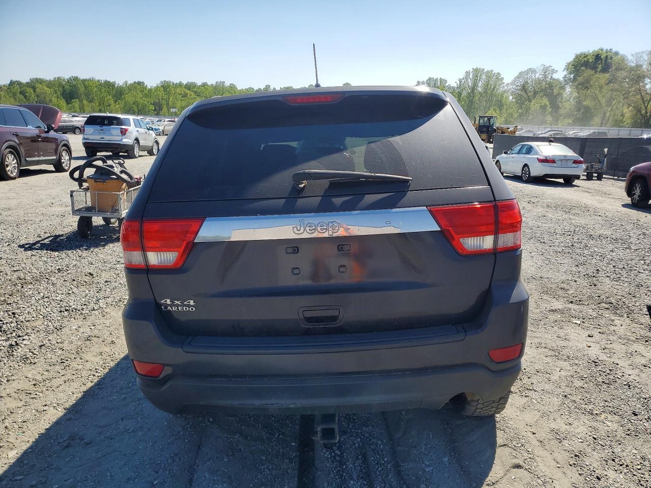 2013 Jeep Grand Cherokee Laredo Gray vin: 1C4RJFAG8DC584087