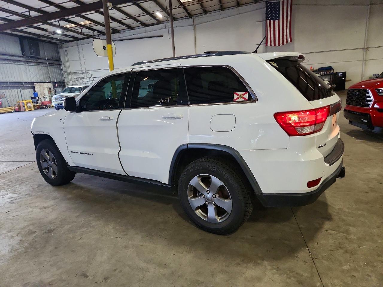 2013 Jeep Grand Cherokee Laredo Белый vin: 1C4RJFAG8DC647933