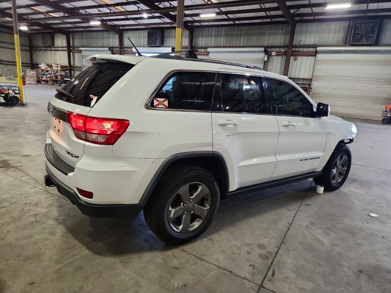 2013 Jeep Grand Cherokee Laredo Белый vin: 1C4RJFAG8DC647933