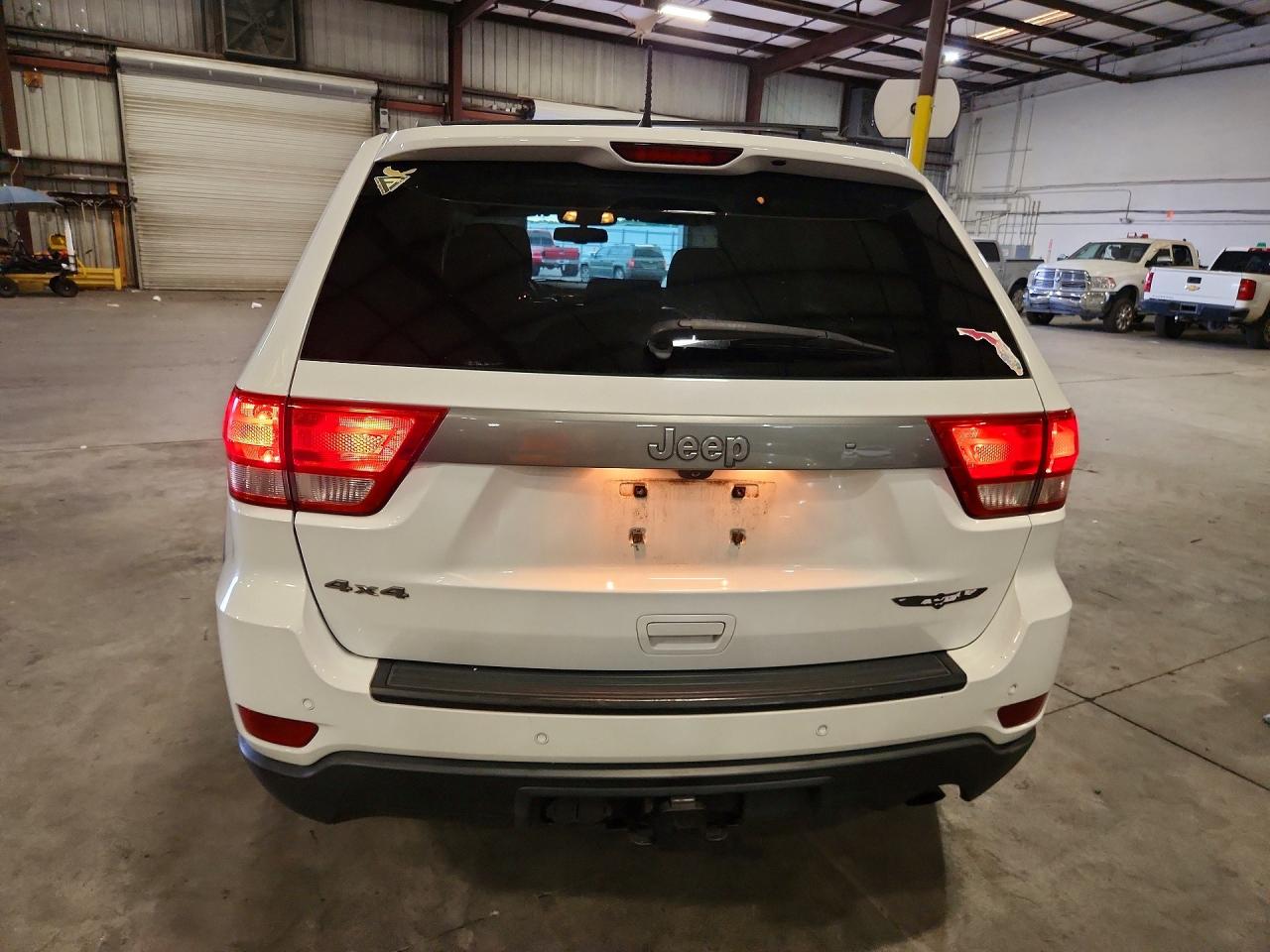 2013 Jeep Grand Cherokee Laredo Белый vin: 1C4RJFAG8DC647933