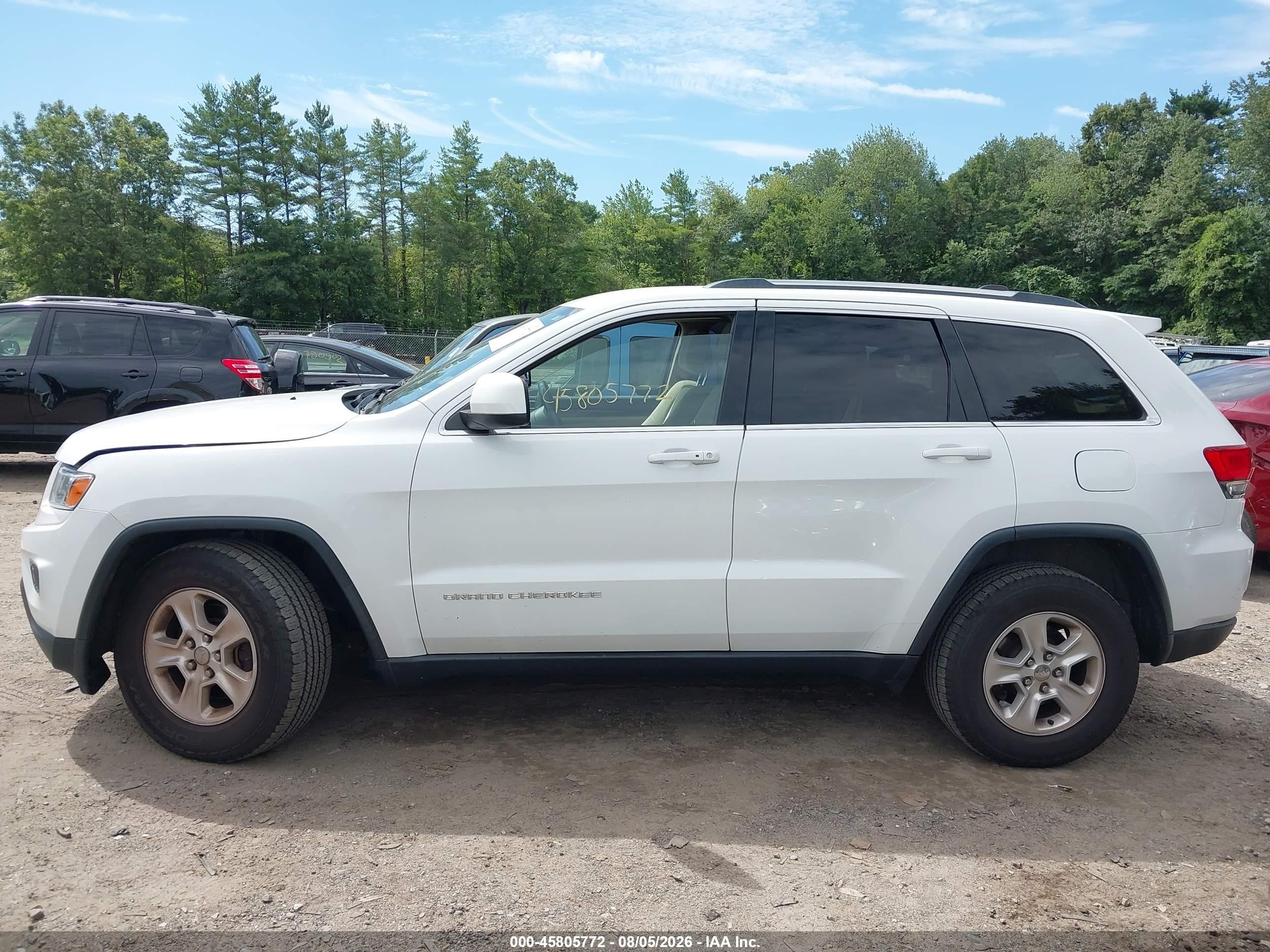 2014 Jeep Grand Cherokee Laredo White vin: 1C4RJFAG8EC110058