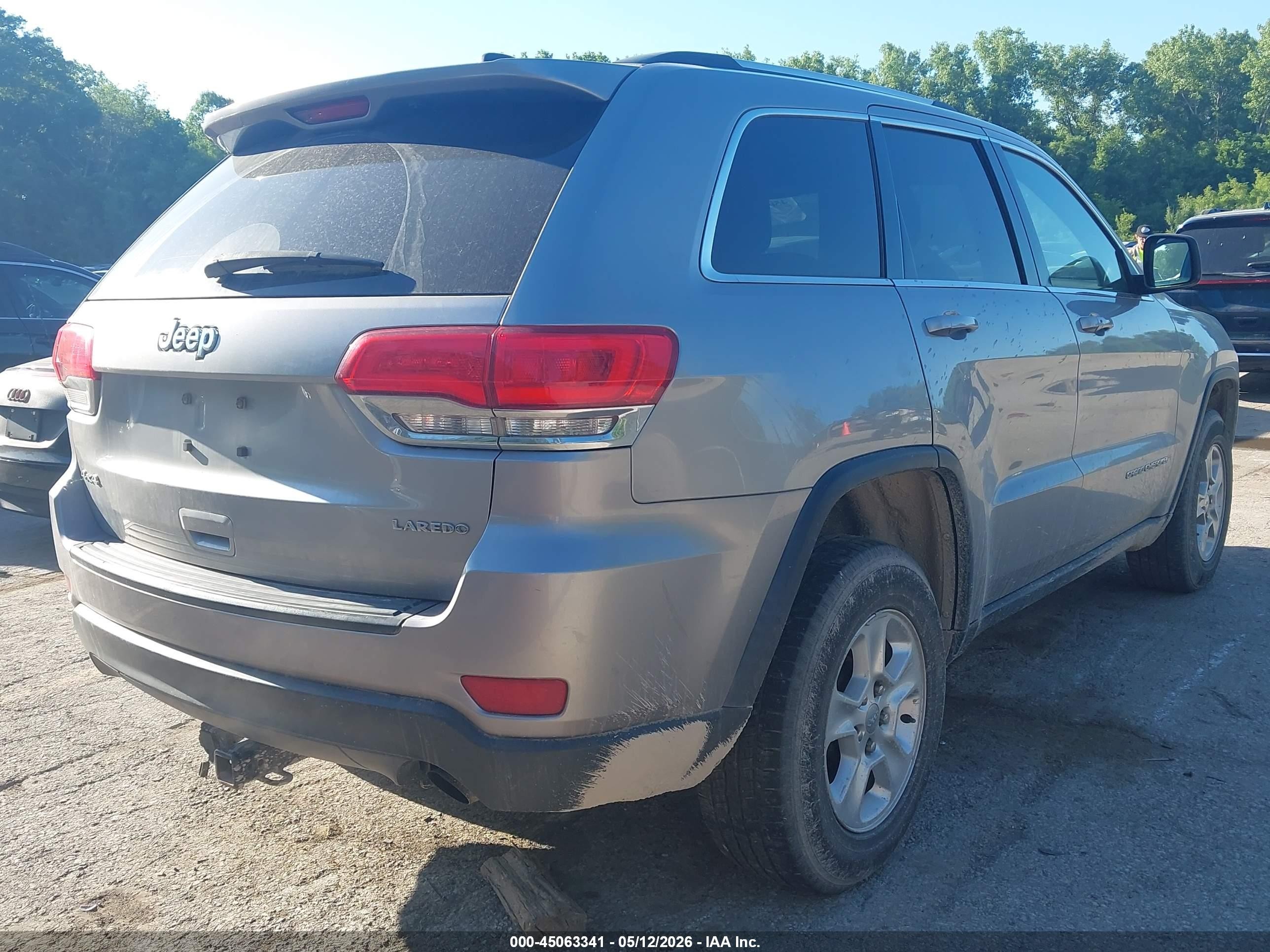 2014 Jeep Grand Cherokee Laredo Silver vin: 1C4RJFAG8EC186752