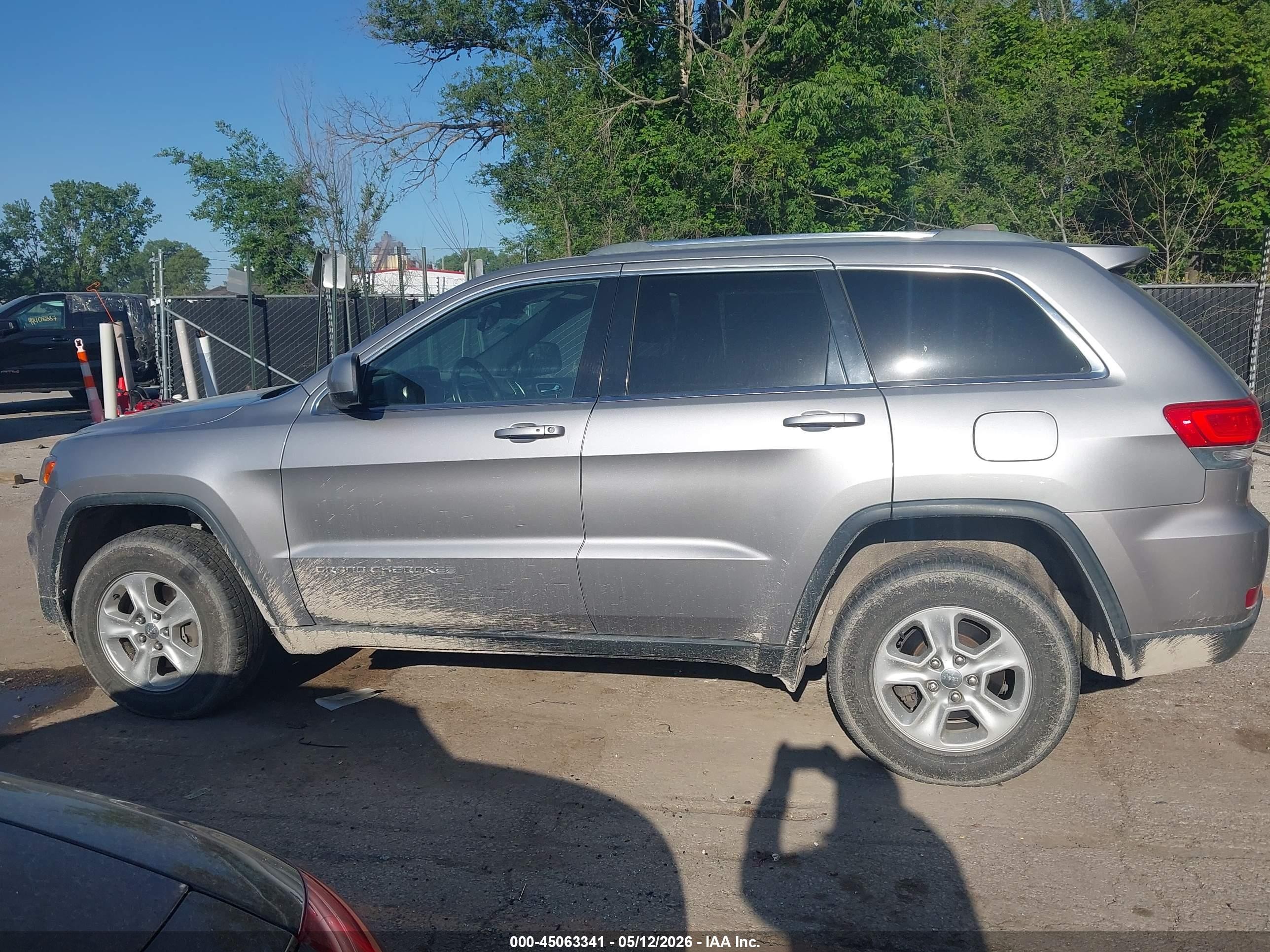 2014 Jeep Grand Cherokee Laredo Silver vin: 1C4RJFAG8EC186752