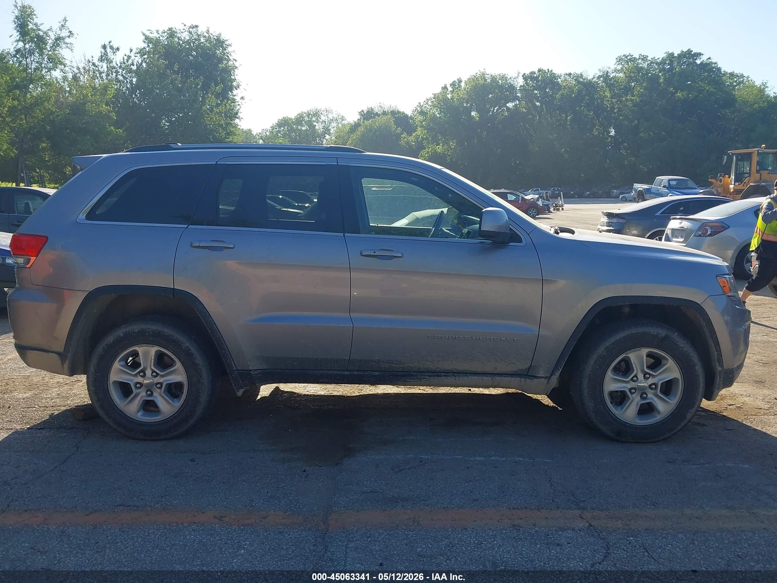 2014 Jeep Grand Cherokee Laredo Silver vin: 1C4RJFAG8EC186752