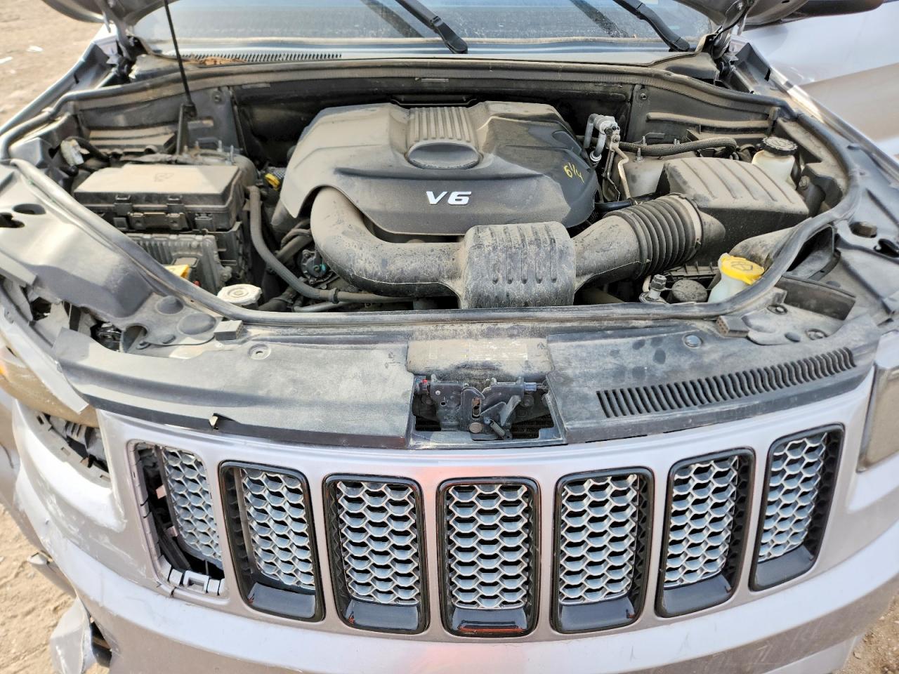 2014 Jeep Grand Cherokee Laredo Silver vin: 1C4RJFAG8EC531908
