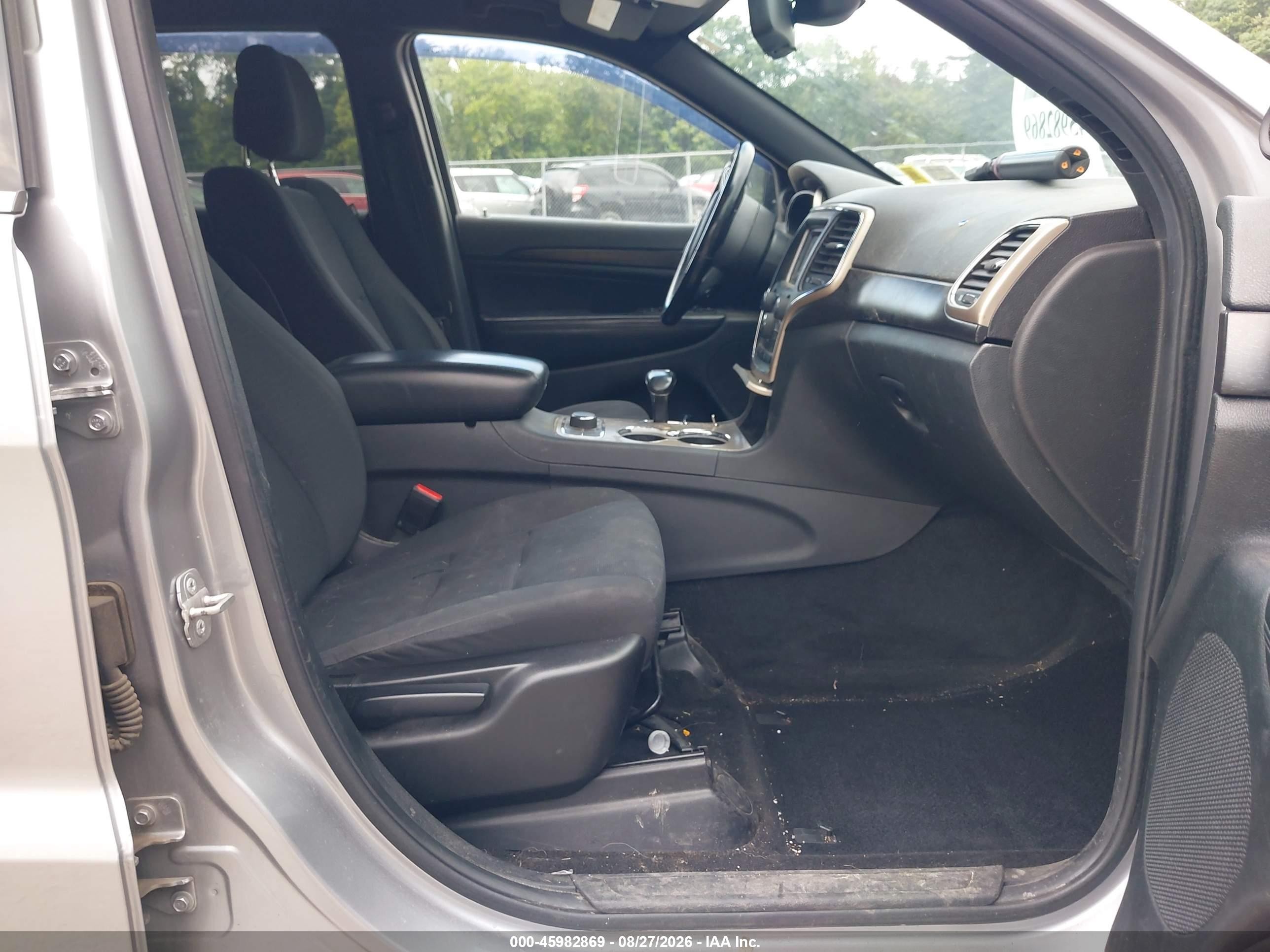 2014 Jeep Grand Cherokee Laredo Silver vin: 1C4RJFAG8EC584432