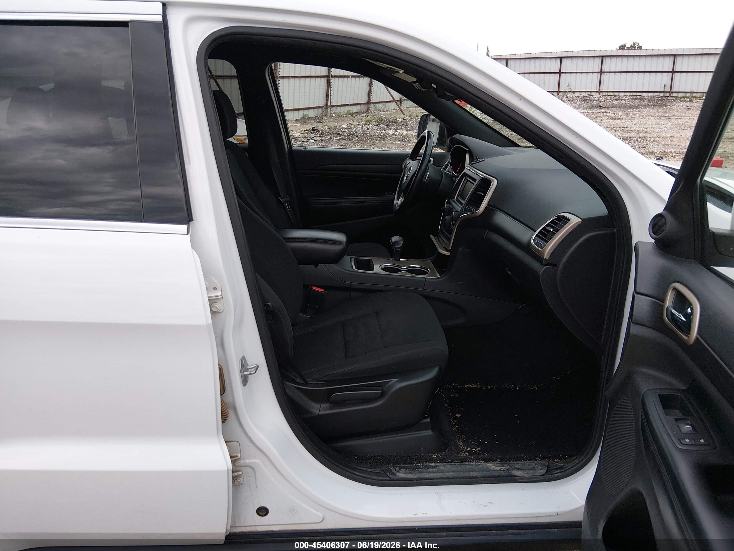 2015 Jeep Grand Cherokee Laredo White vin: 1C4RJFAG8FC159570