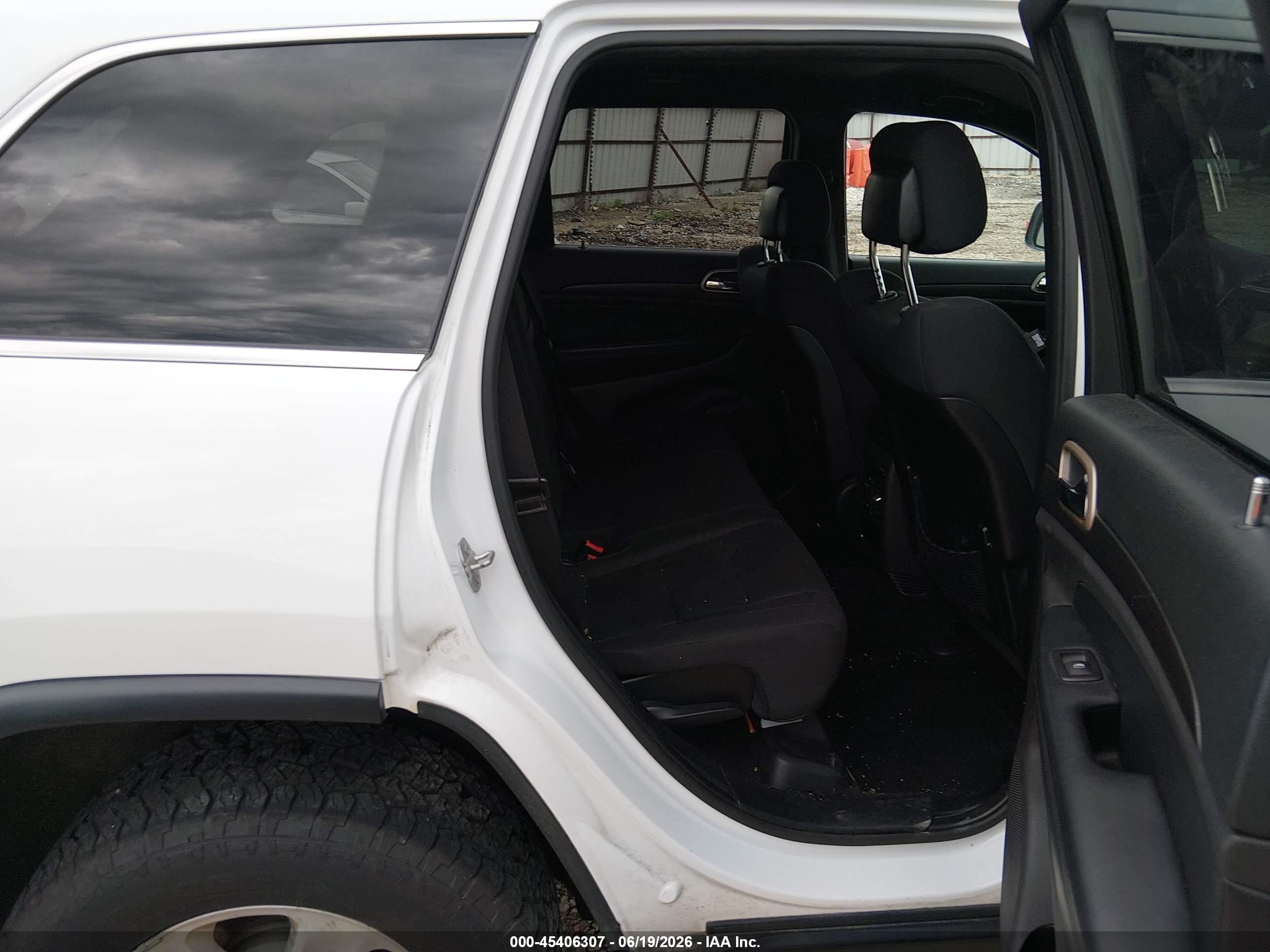 2015 Jeep Grand Cherokee Laredo White vin: 1C4RJFAG8FC159570