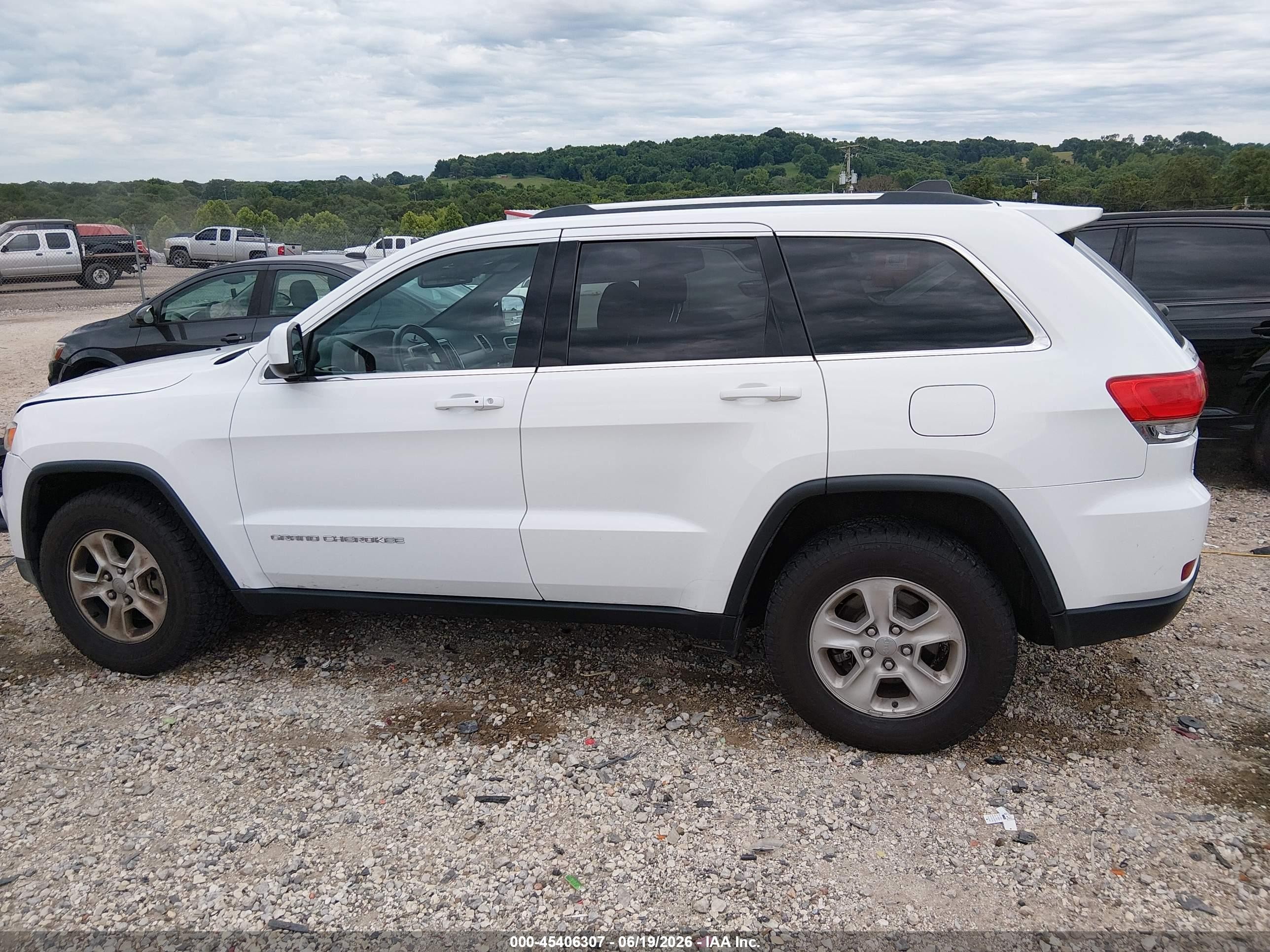 2015 Jeep Grand Cherokee Laredo White vin: 1C4RJFAG8FC159570