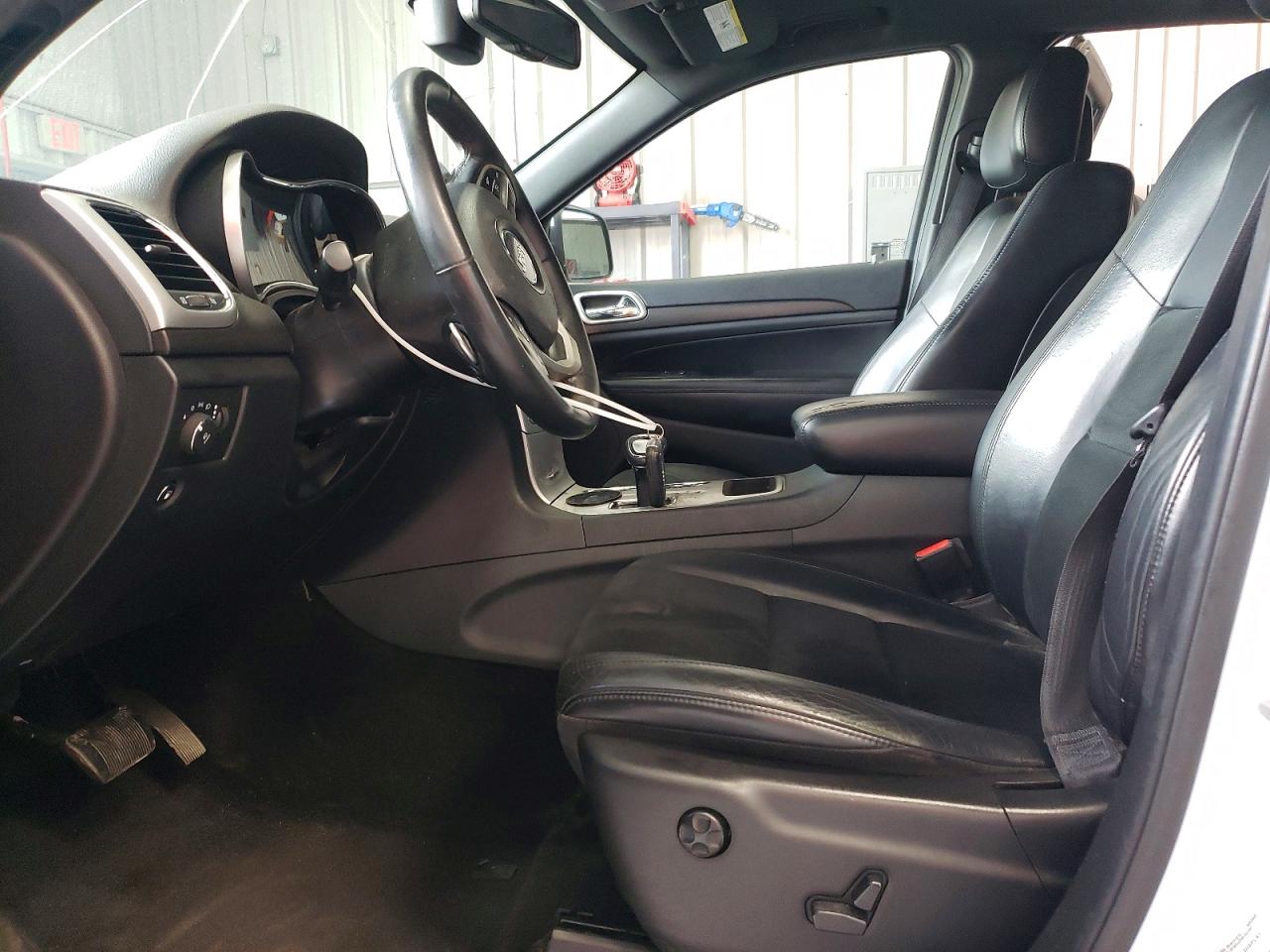 2015 Jeep Grand Cherokee Laredo Белый vin: 1C4RJFAG8FC165868