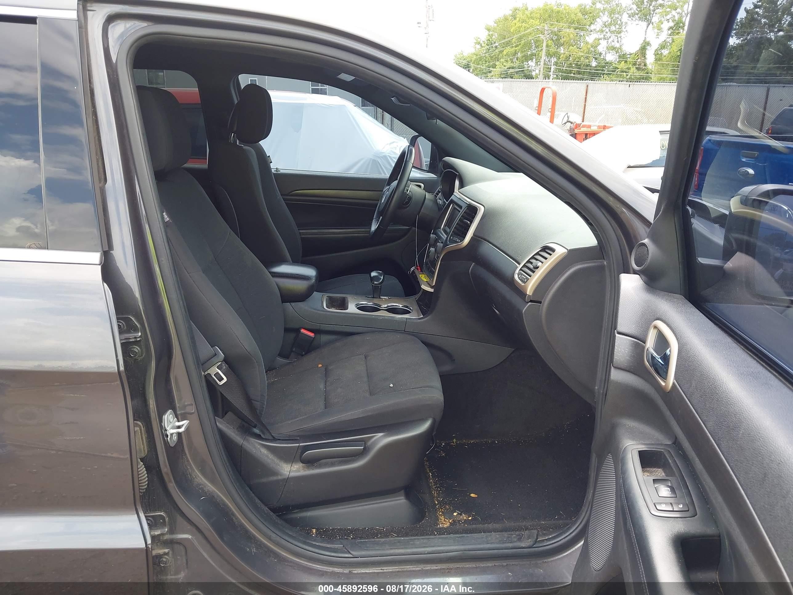 2015 Jeep Grand Cherokee Laredo Gray vin: 1C4RJFAG8FC168219