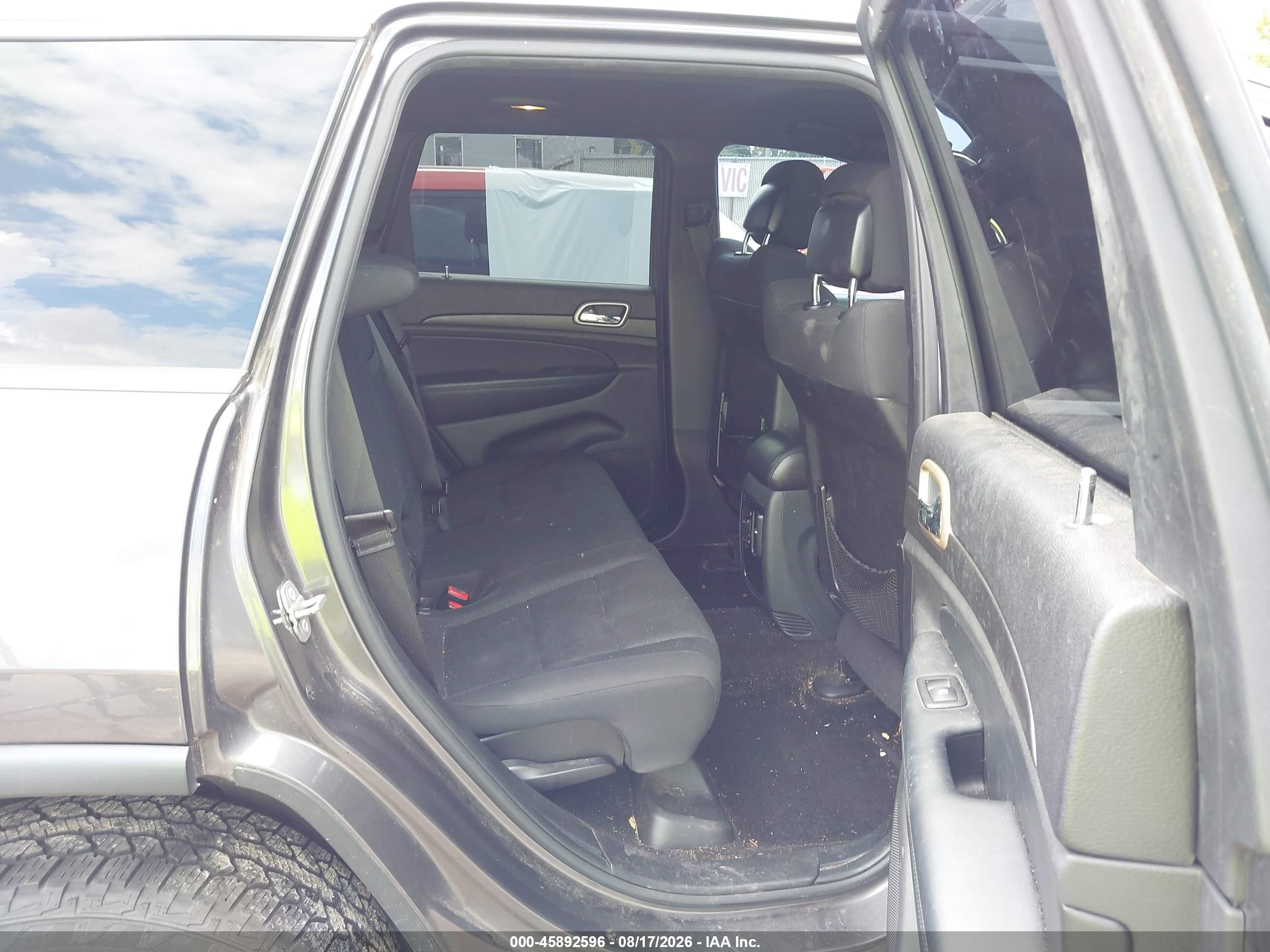 2015 Jeep Grand Cherokee Laredo Gray vin: 1C4RJFAG8FC168219