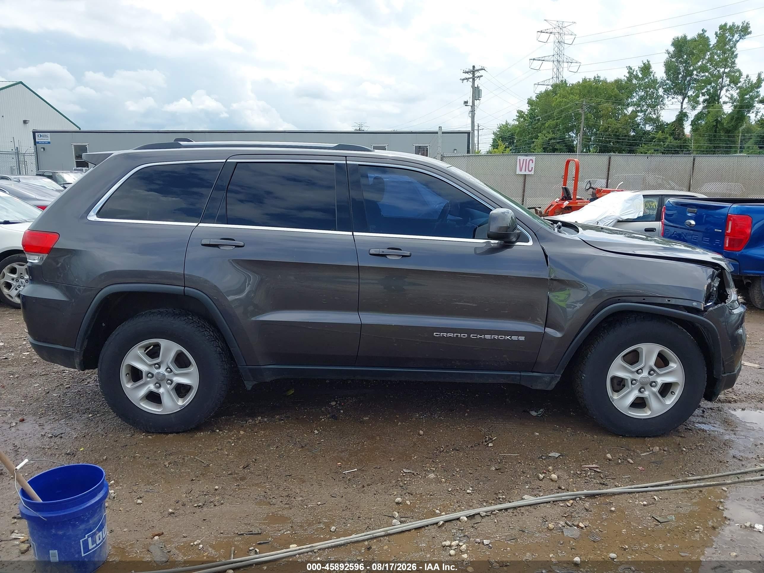 2015 Jeep Grand Cherokee Laredo Gray vin: 1C4RJFAG8FC168219